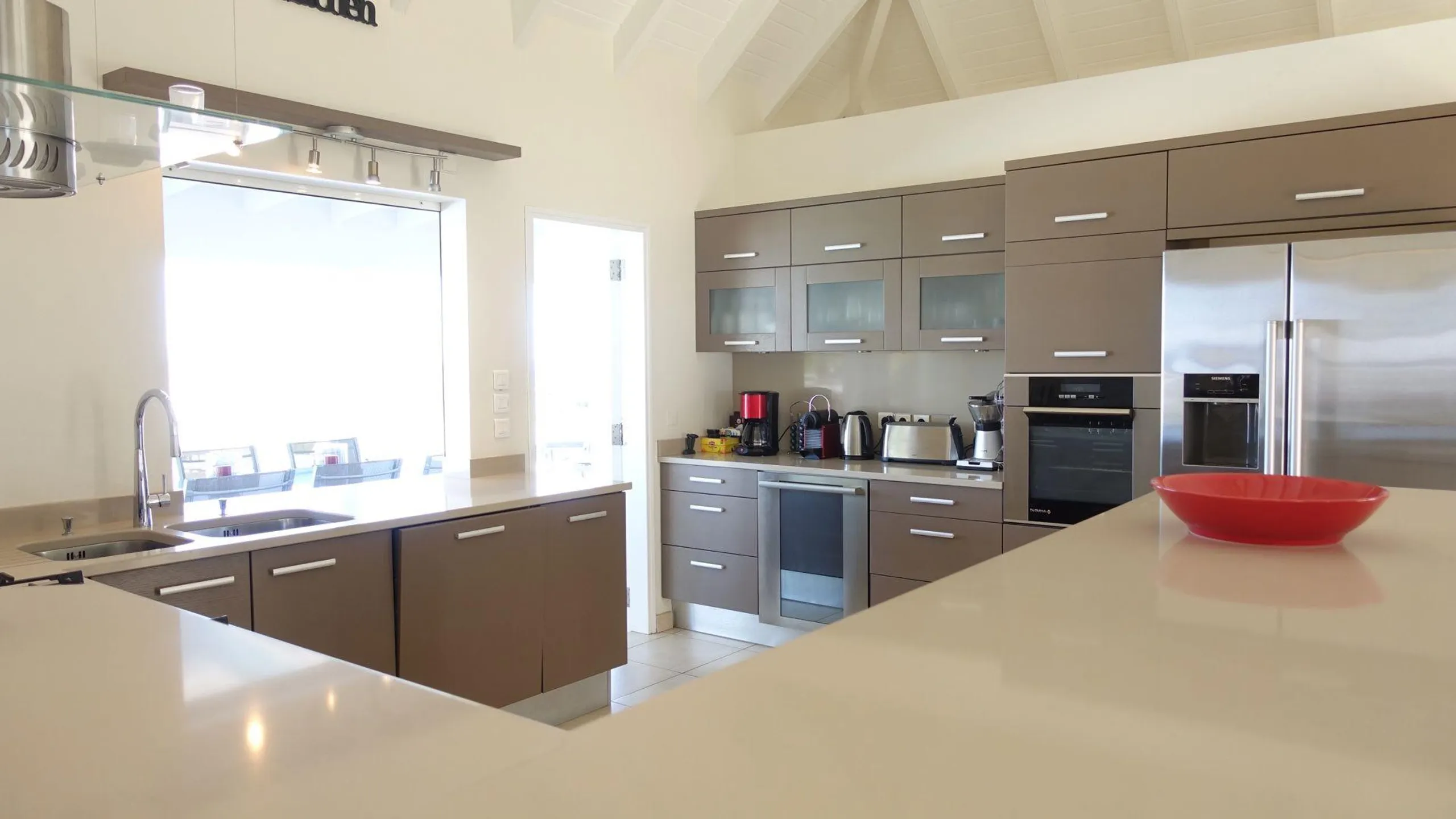 Deluxe 3 Bedroom Villa with Pool And Picturesque Sea Views — photograph 12