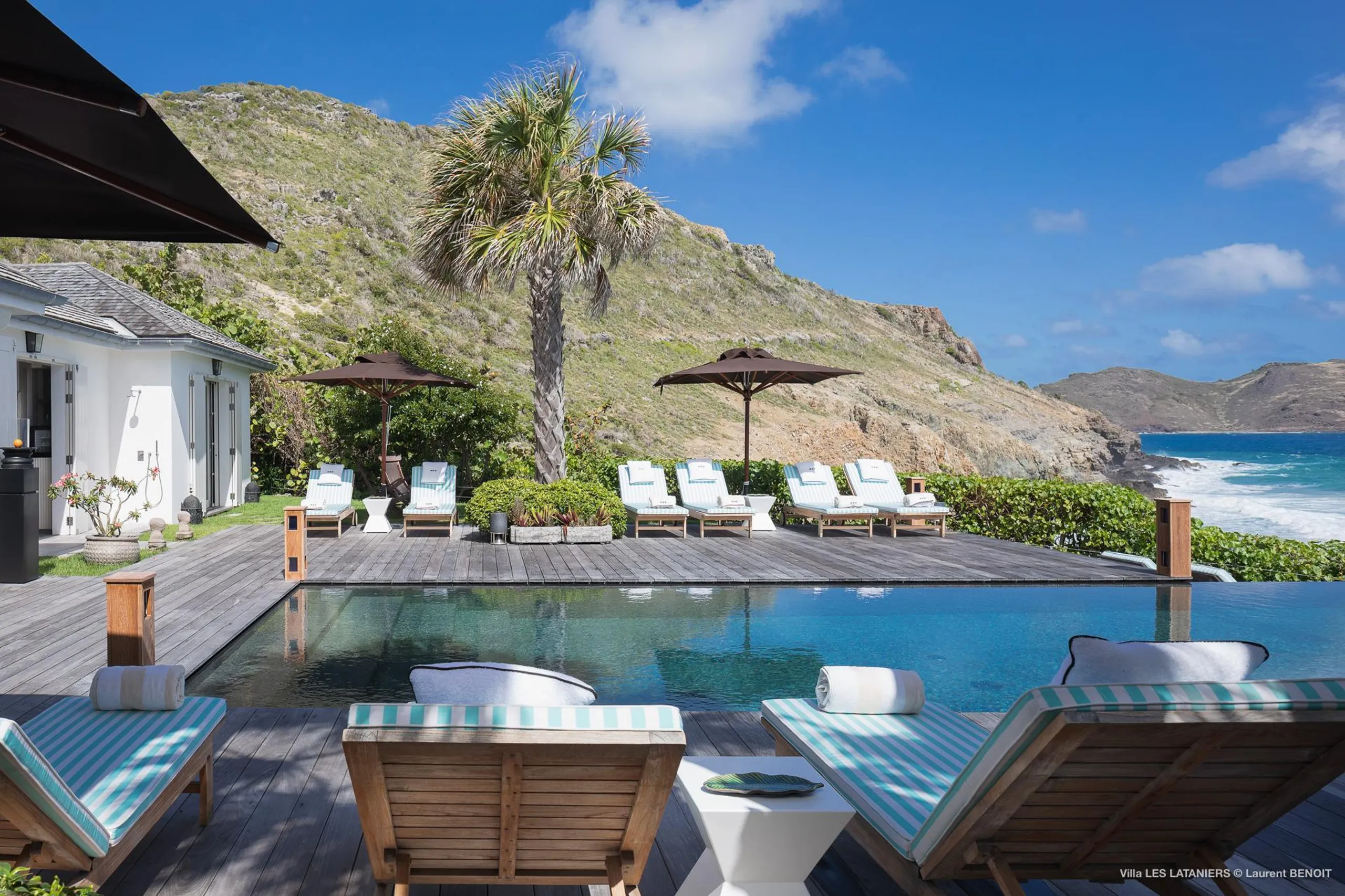 Opulent Paradise Villa with Private Pool and Walks to Beach — photograph 2