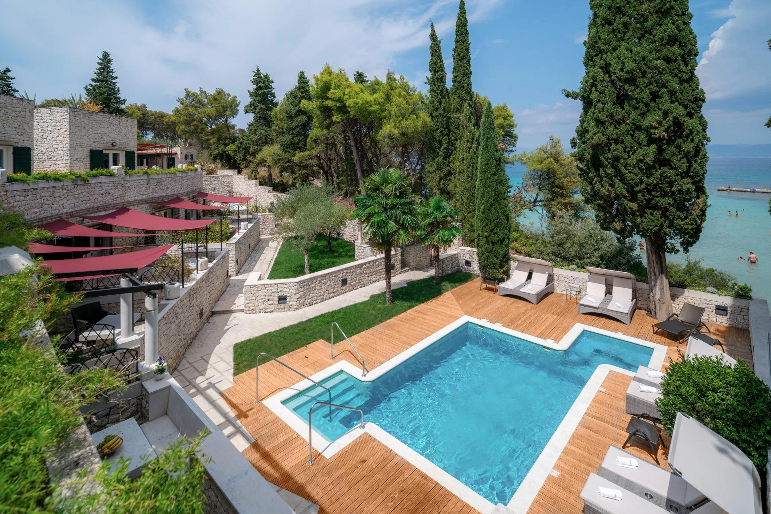 Exquisite 6 Bedroom Villa with Private Heated Pool and Sea Views — photograph 3