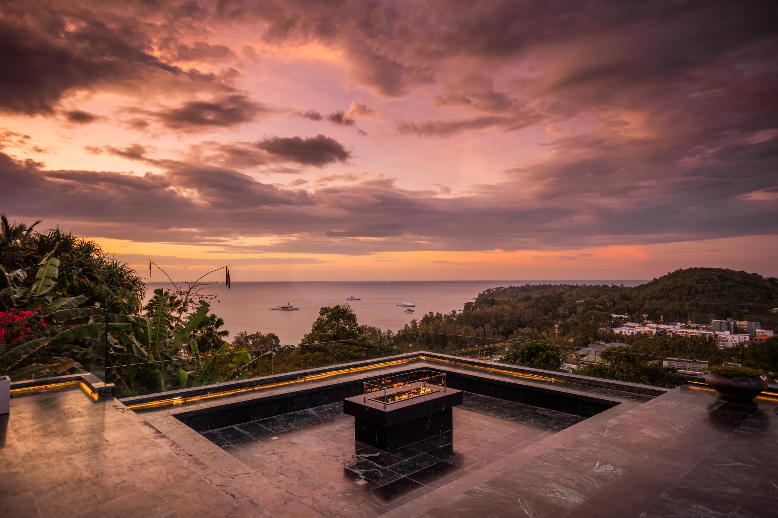 Phenomenal Hilltop Villa with Infinity Pool and Overlooking Andaman Sea Waters — photograph 3
