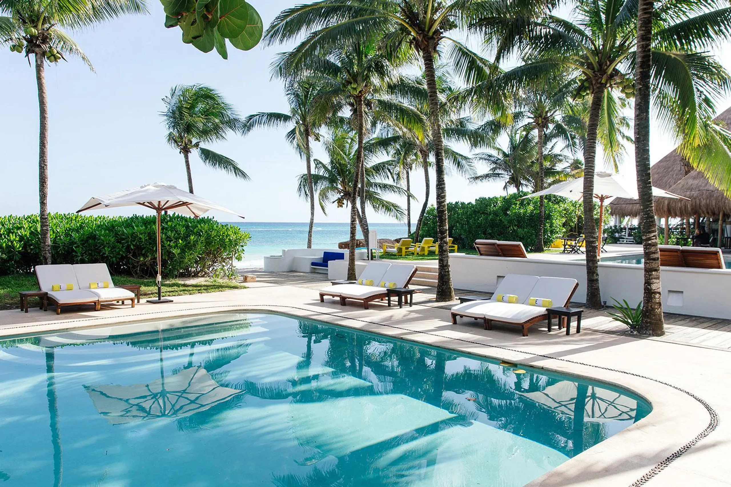 Private and Luxurious Beach Estate with Multiple Pool and Incredible Ocean Views — photograph 3