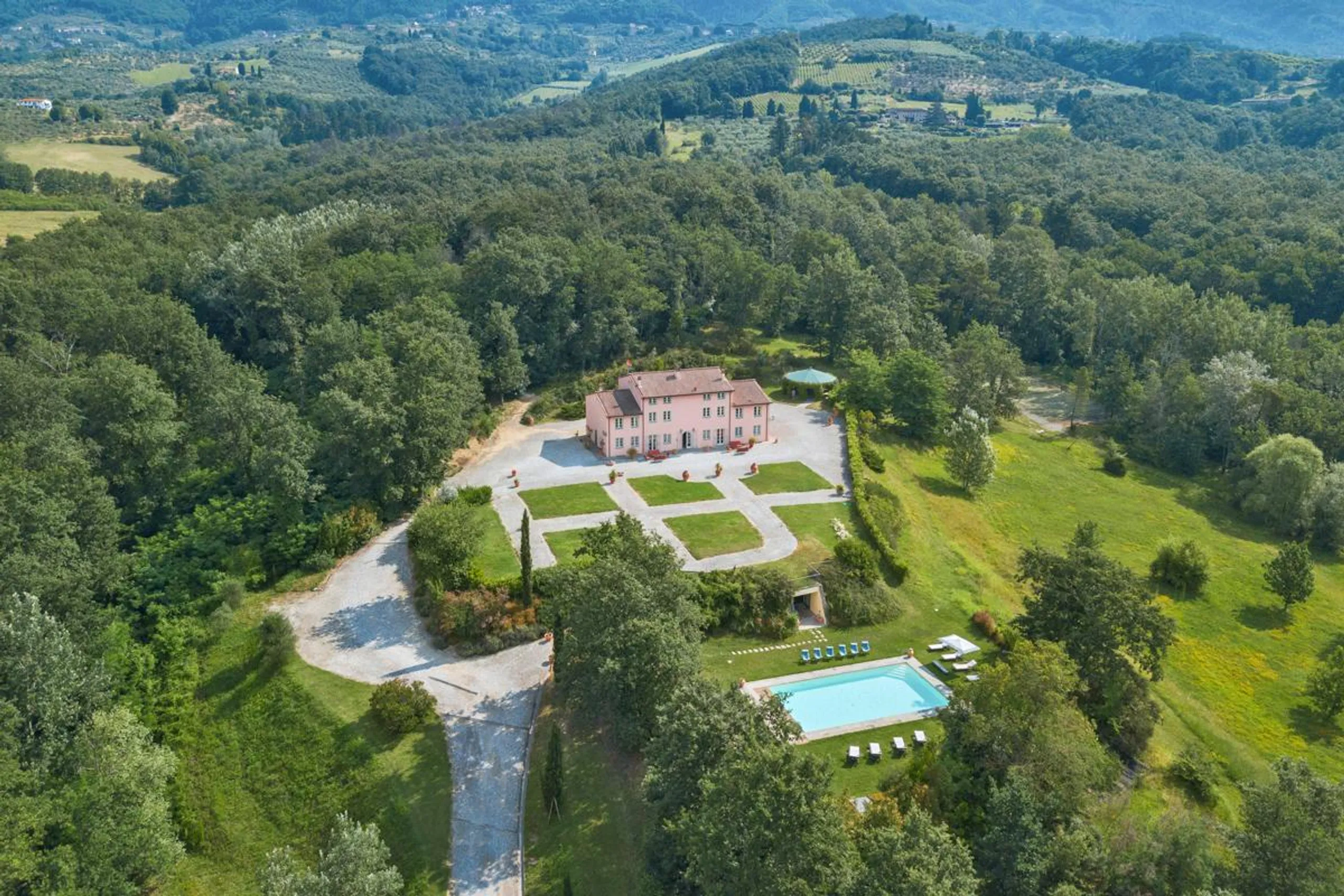 Majestic Four-Storey Villa with Private Pool, Gym and Sauna, Capannori
