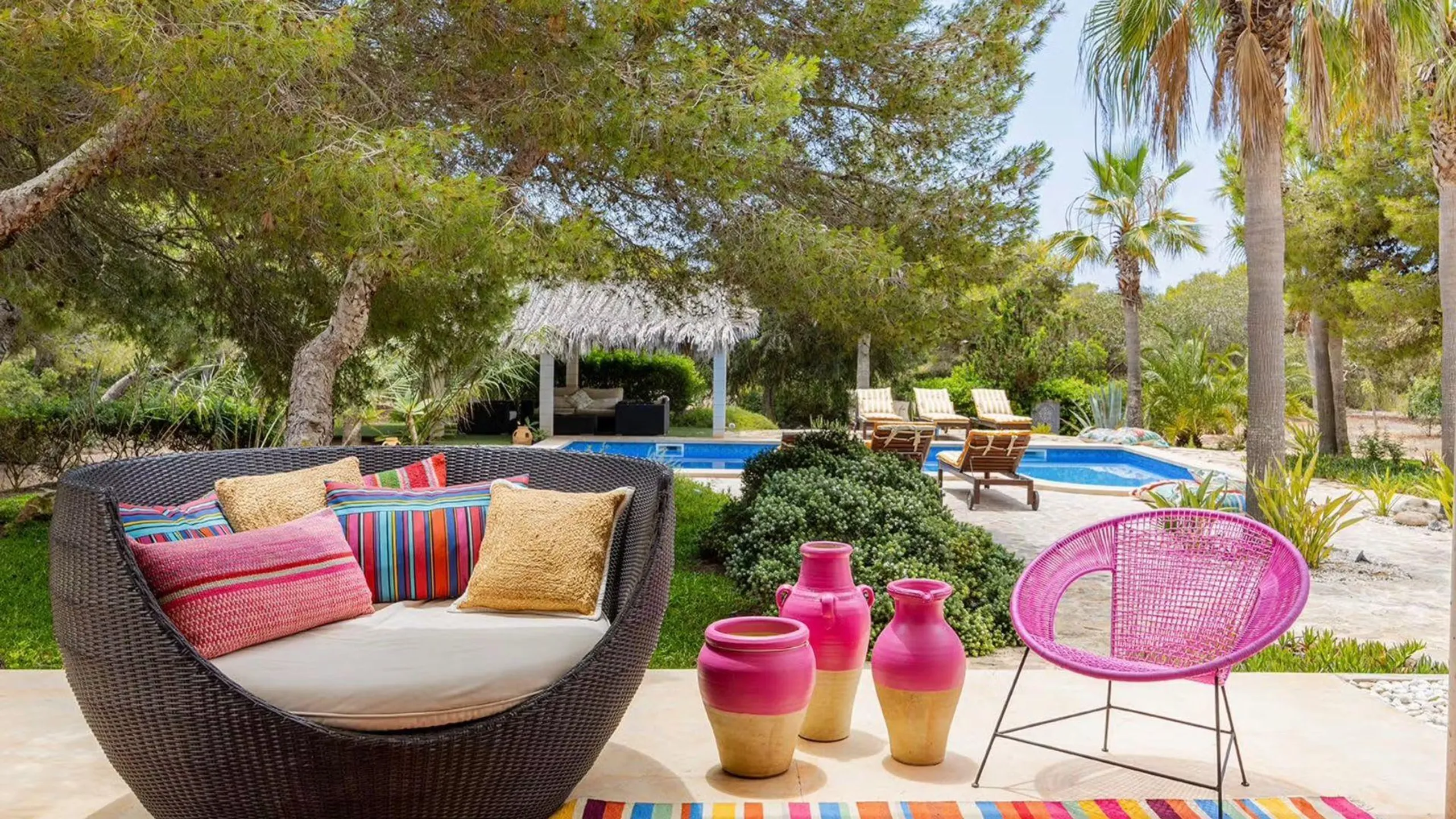 Sun-Kissed Formentera Villa with Private Pool, Palm Gardens & Beach Access — photograph 7