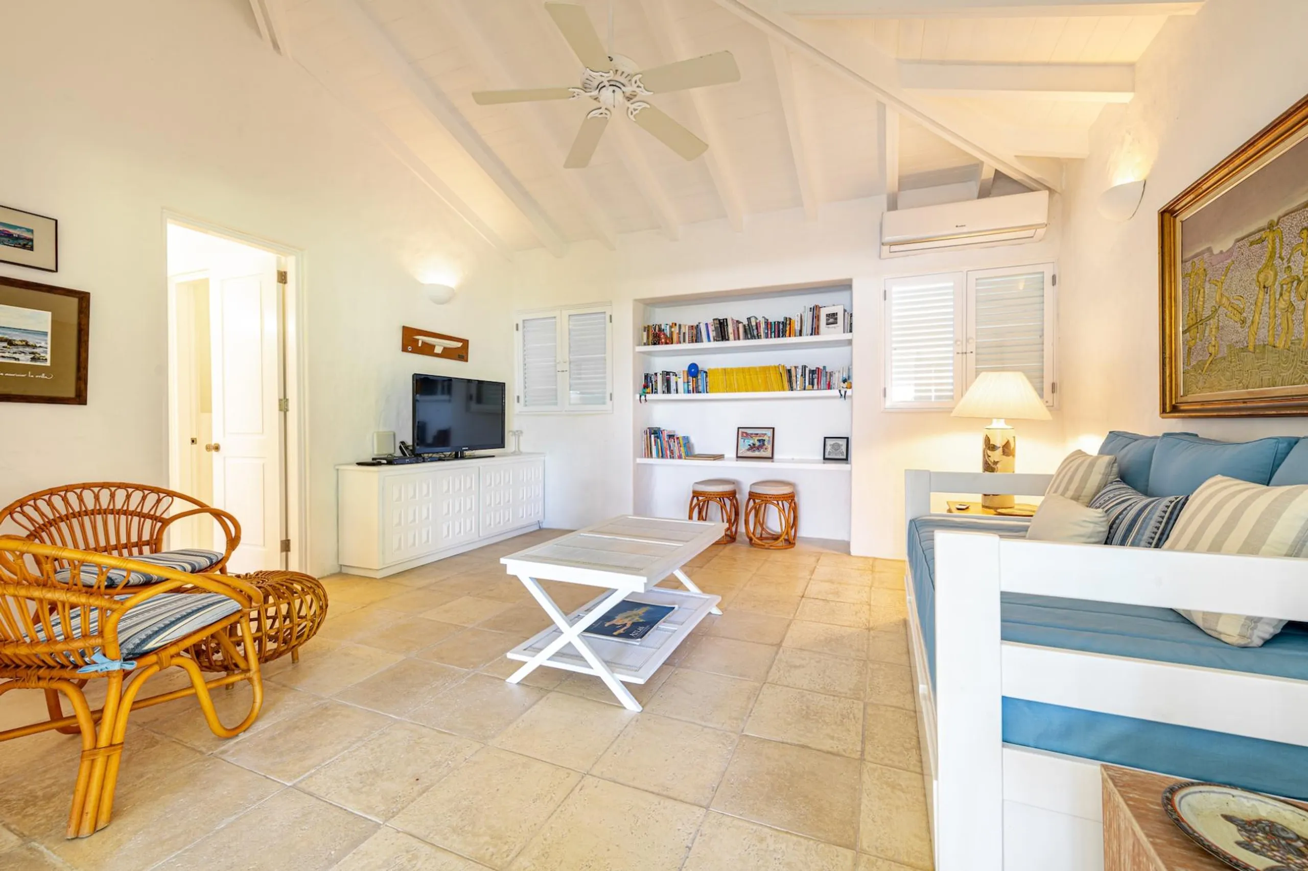 Breathtaking Beachfront Villa with Private Pool, Beach and Sea Views — photograph 11