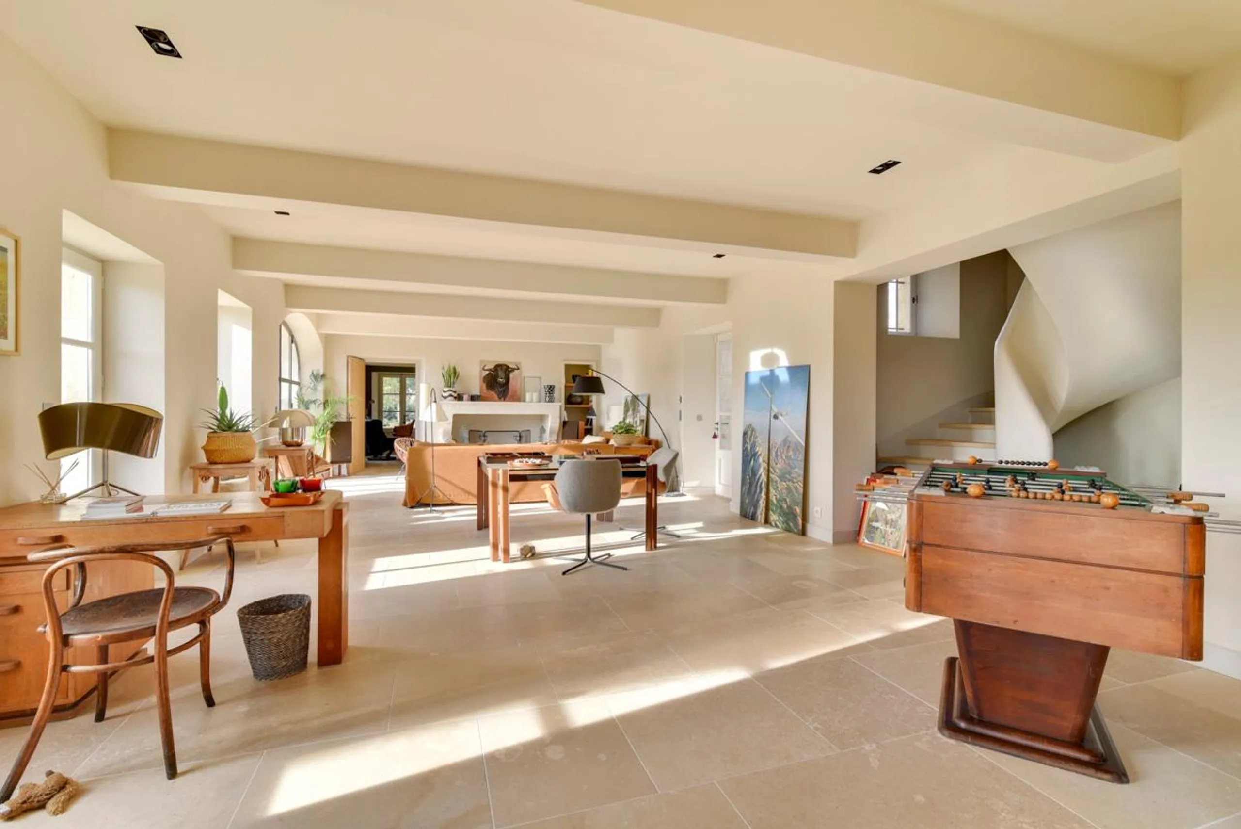Serene Seven Bedroom Villa with Private Pool and Garden Views — photograph 11