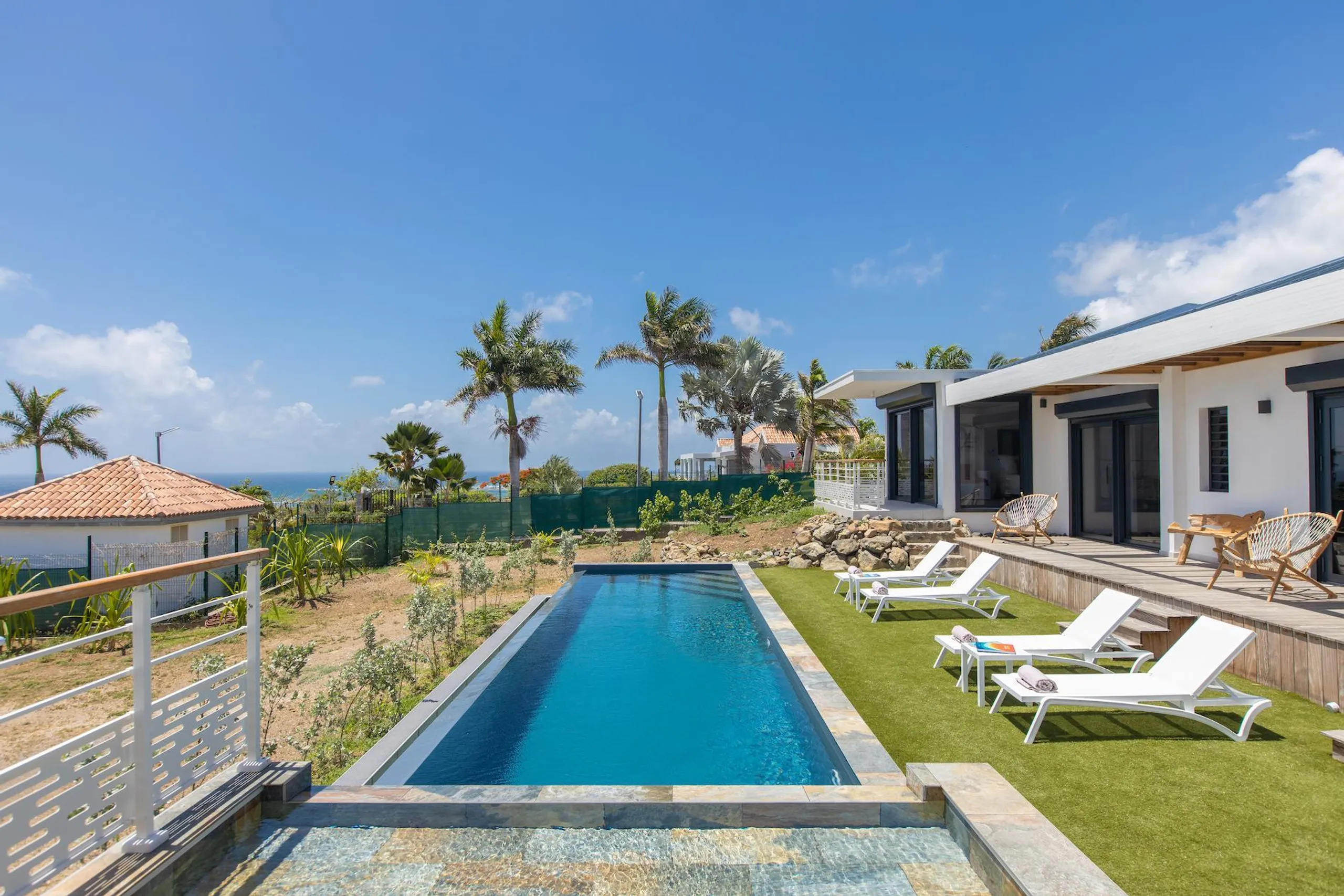 Sleek and Modern Designed Villa with Heated Pool and Breathtaking Ocean View — photograph 7