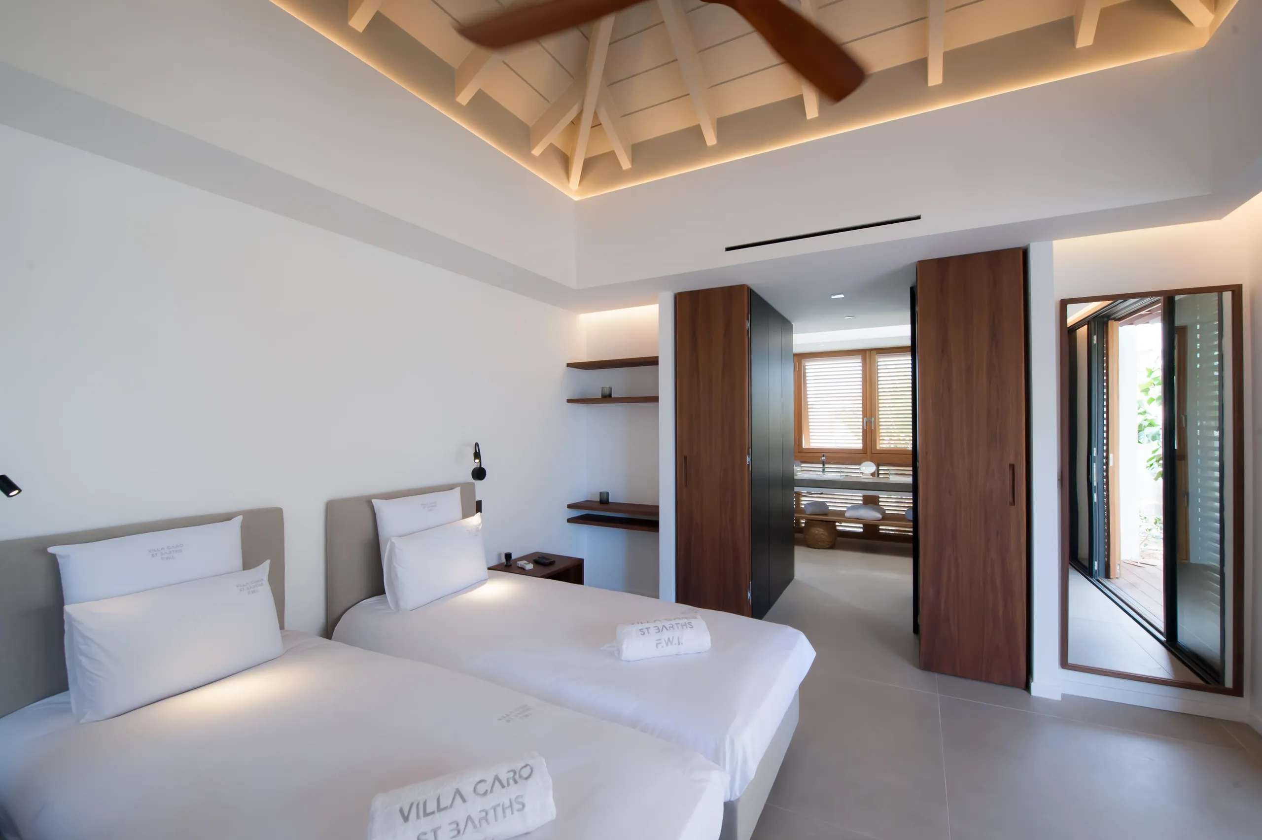 Serene Seaview Villa with Infinity Pool and Fitness Room — photograph 9