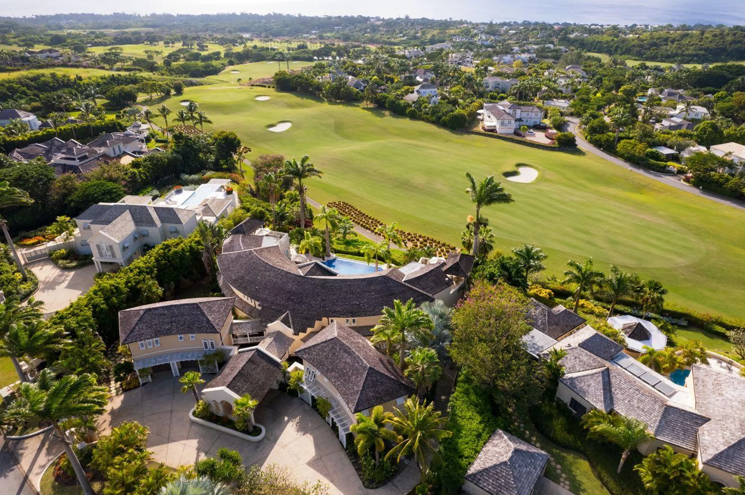 Breathtakingly Beautiful Villa with Wrap-Around Terrace Infinity Pool and Caribbean Sea Views — photograph 5