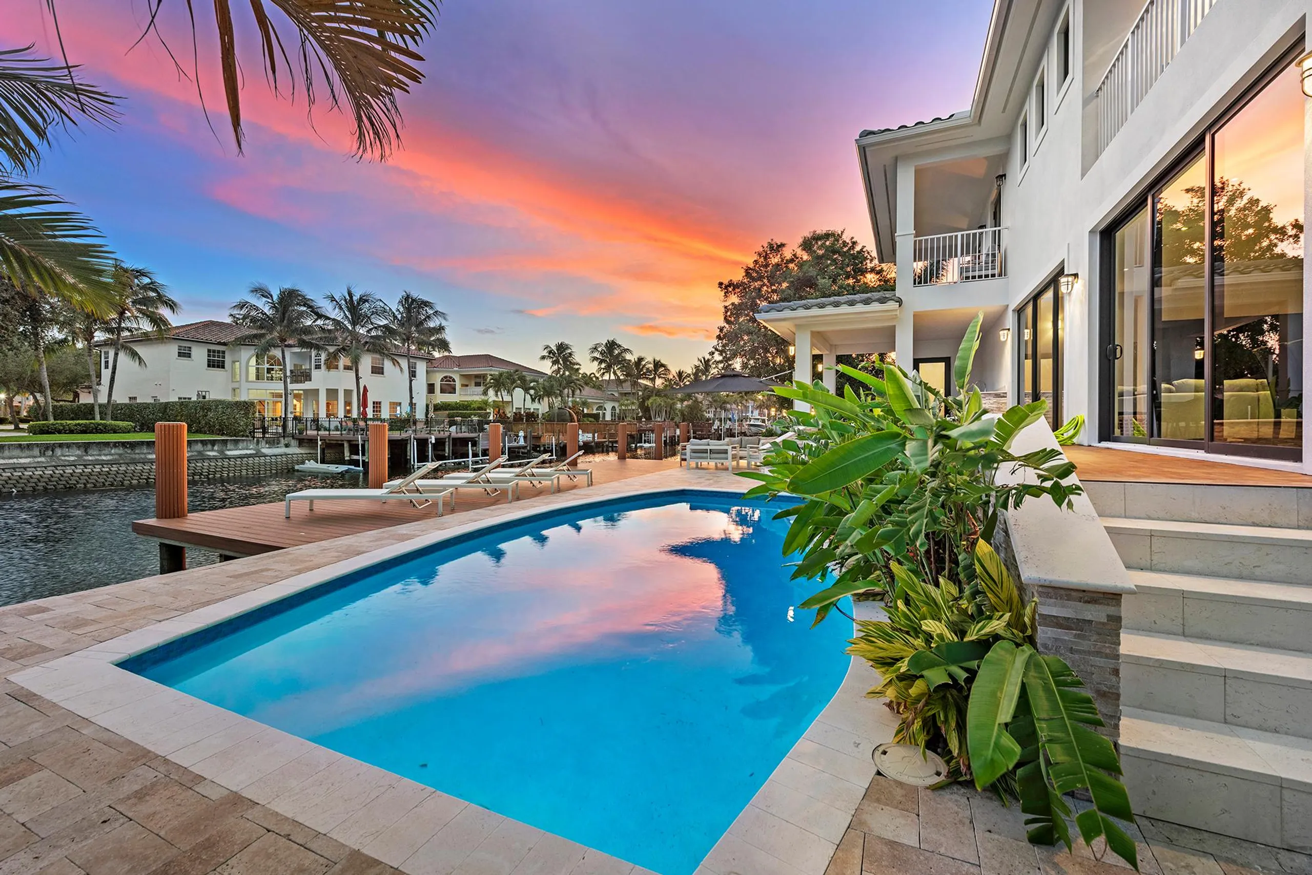 Amazing Waterfront Luxury Estate with Private Pool and Entertainment Room, Hollywood FL