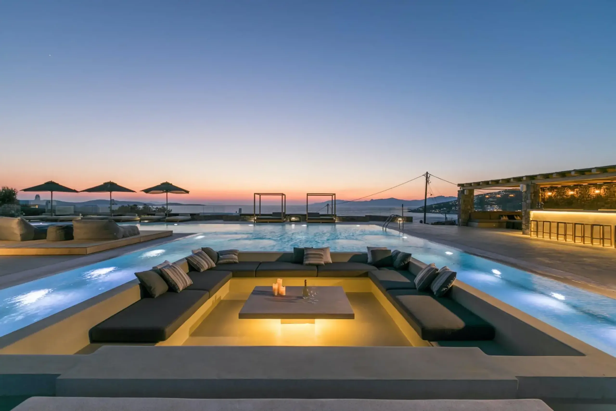 Breathtaking Ocean-Breeze Villa with Private Pool and Gazebo, Aleomandra