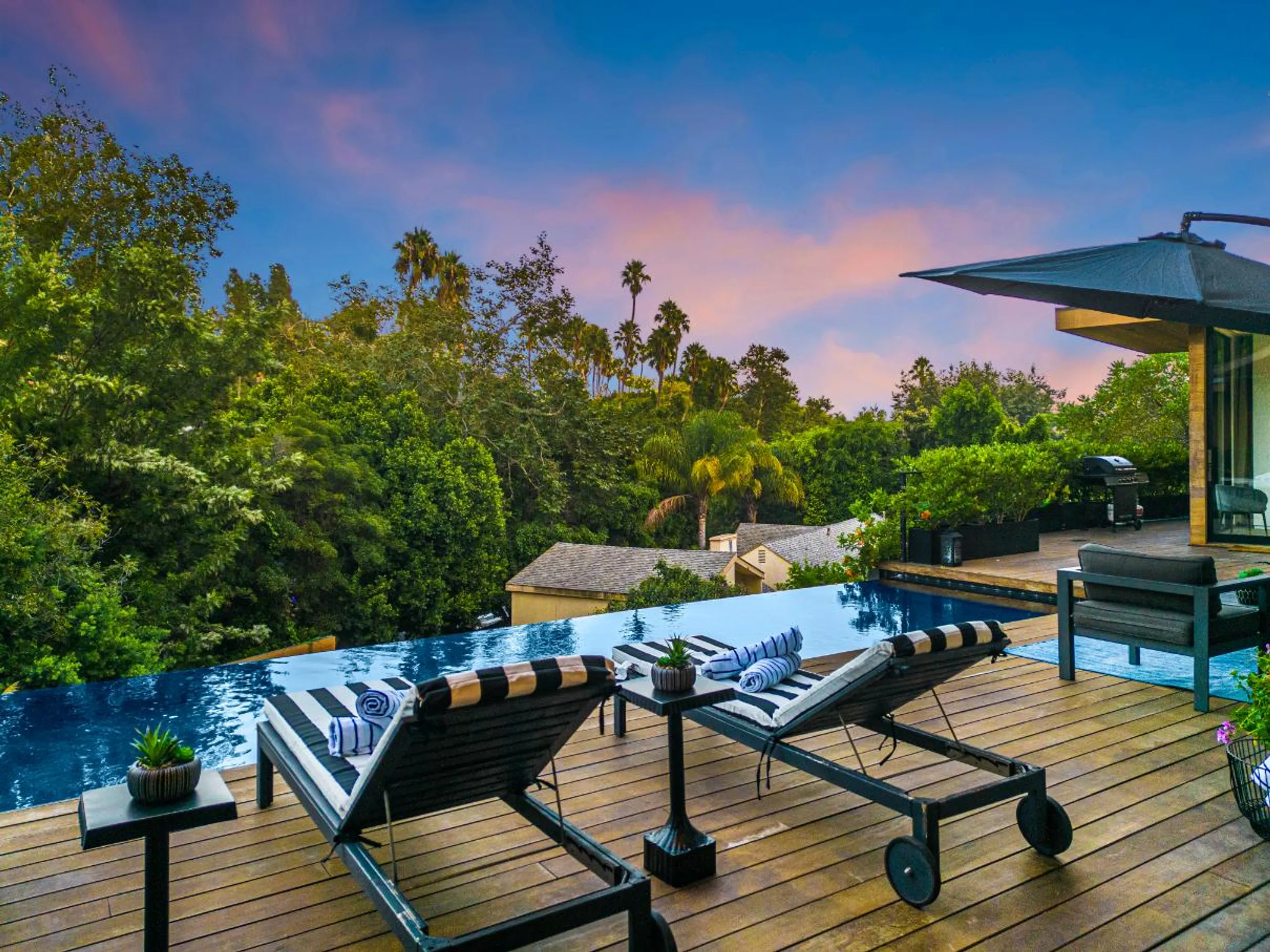 Gorgeous Beverly Hillside Retreat with Infinity Pool and Views — photograph 5