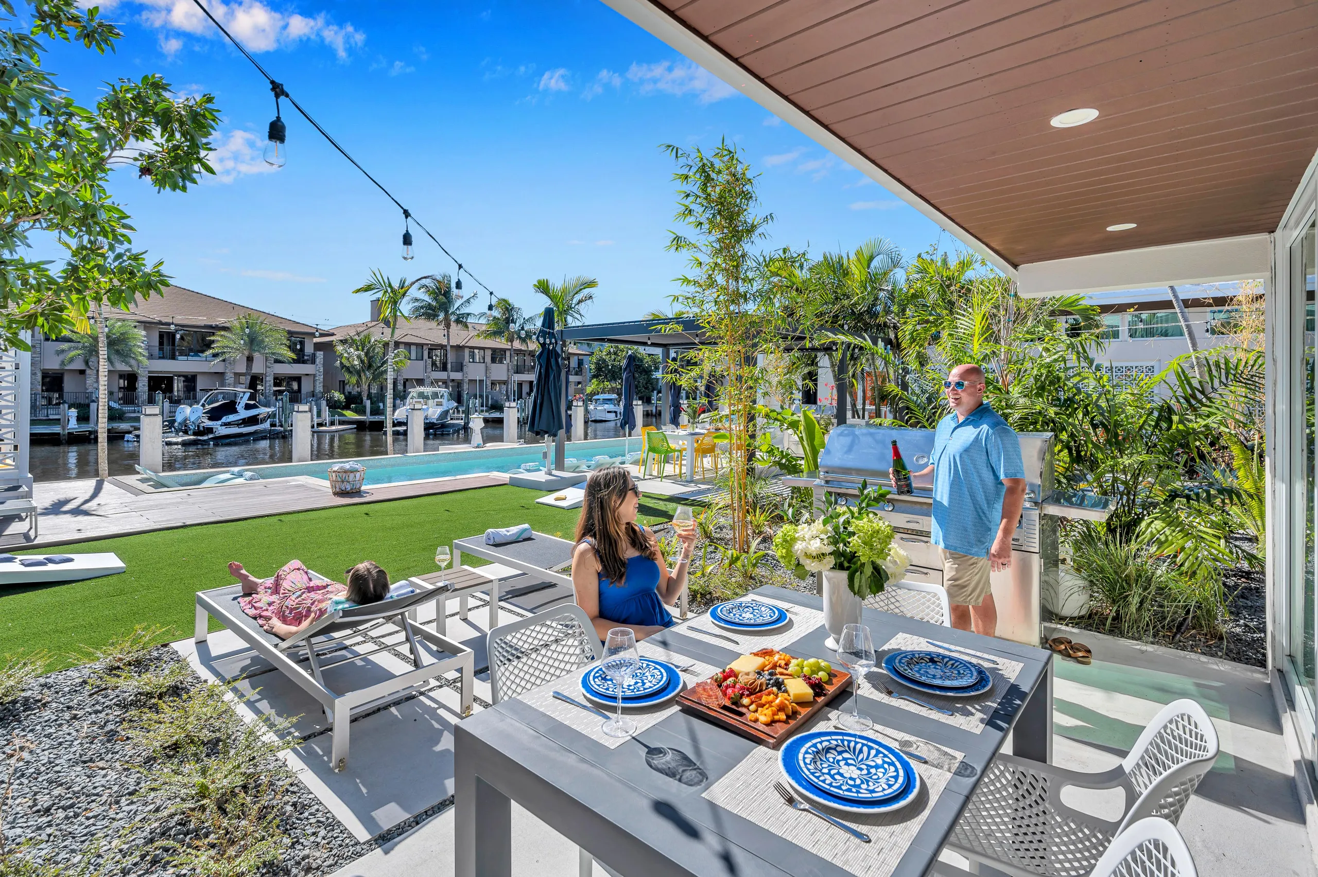 Abundant Modern Villa with Two Heated Pools — photograph 12