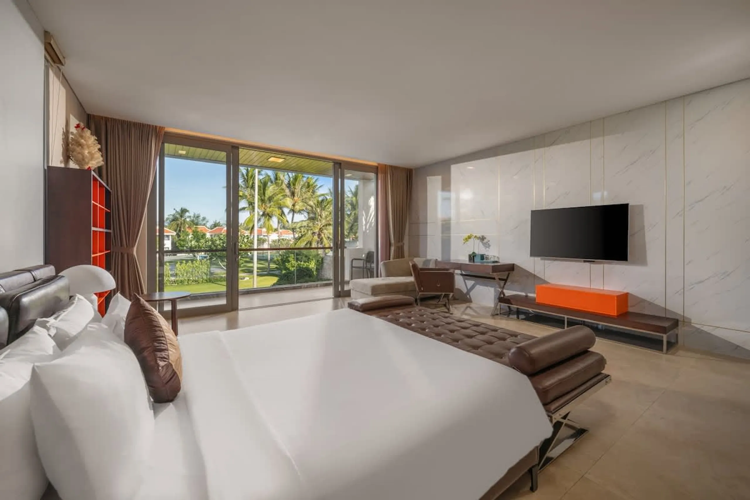 Deluxe Beachfront Villa with Private Pool & Event-Ready Spaces — photograph 11