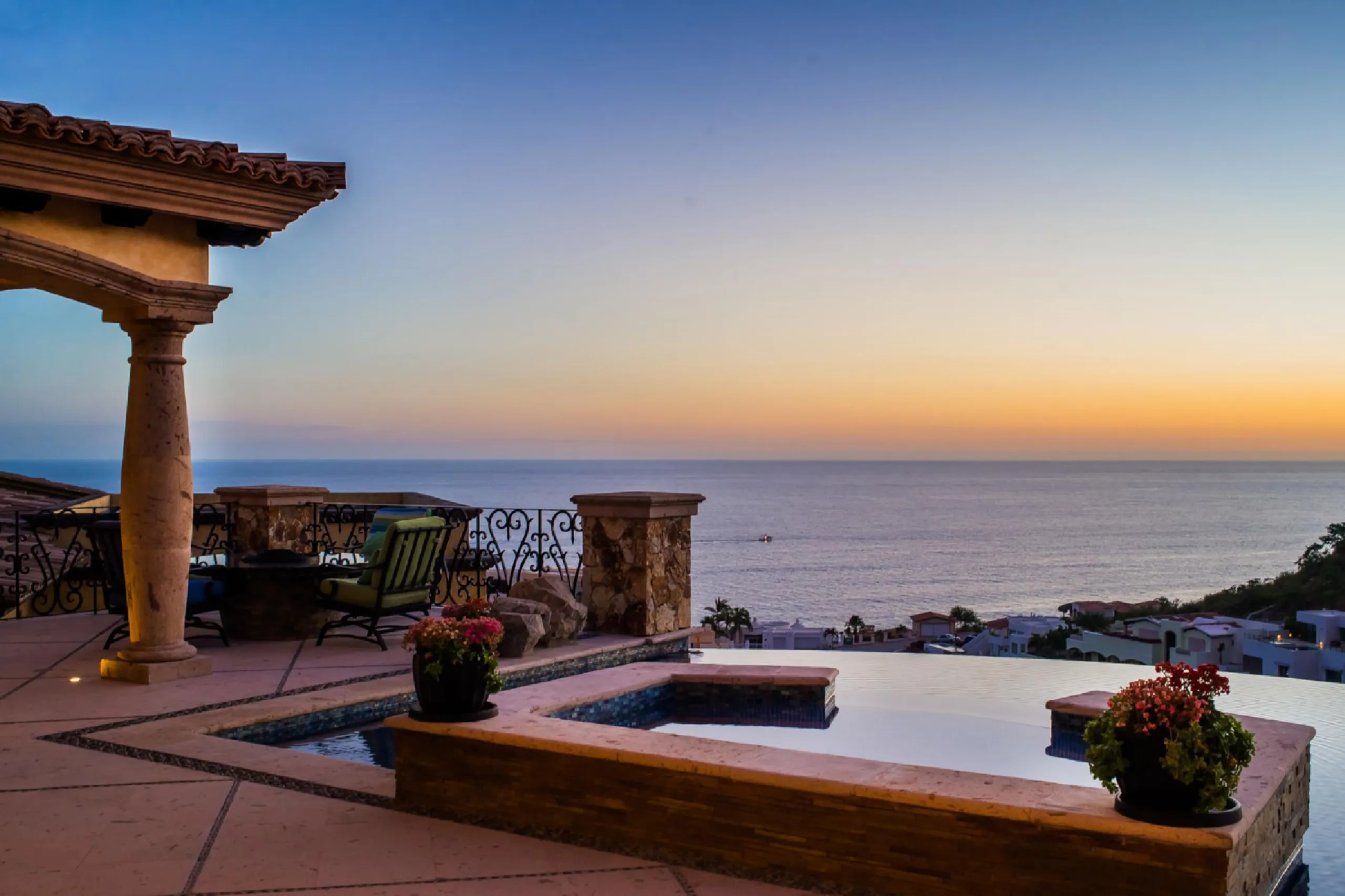 Mexican Colonial Los Cabos Estate with Infinity Pool and Ocean Views — photograph 5