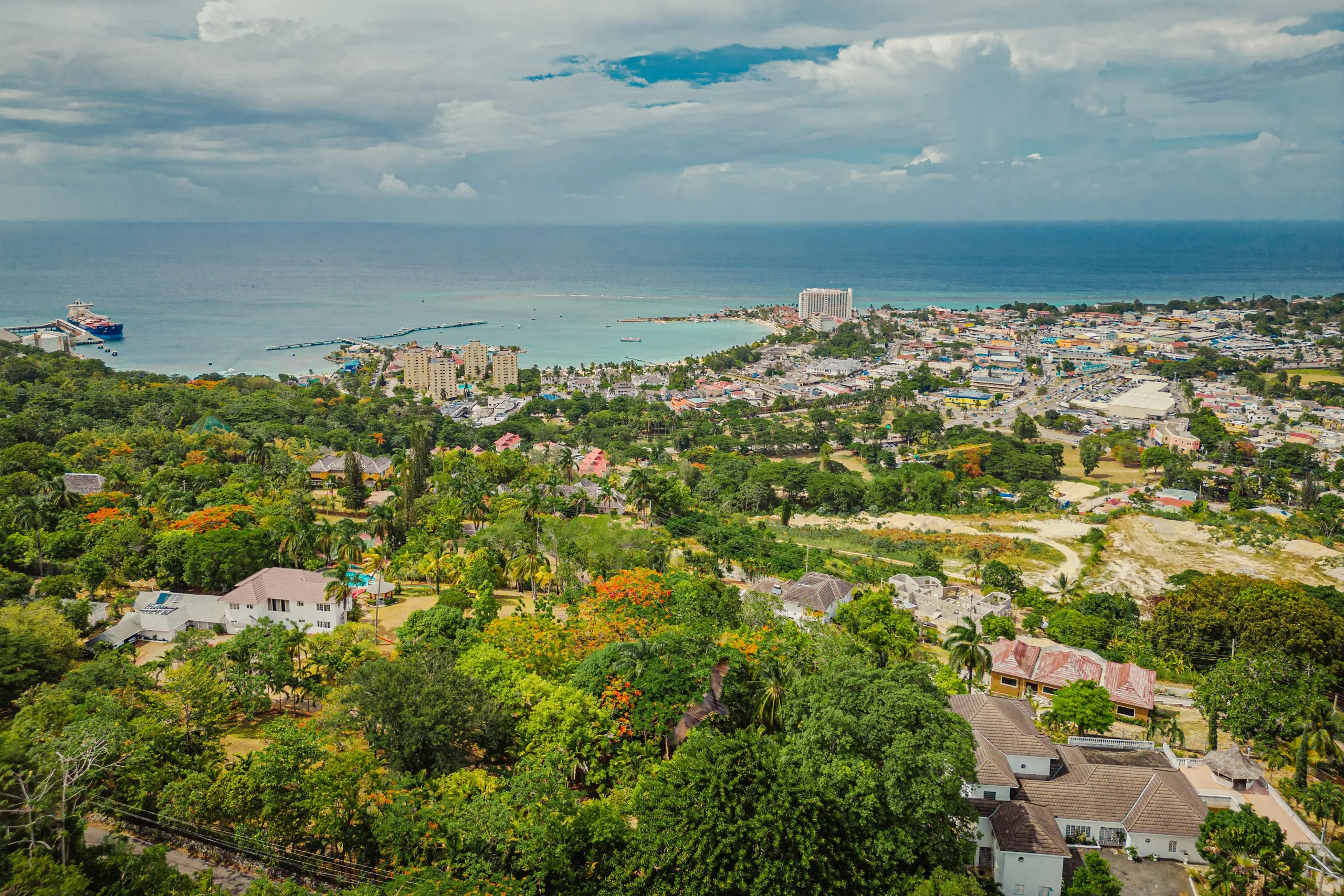 Glorious Villa with Private Pool and Overlooking View of Ocho Rios and the Sea — photograph 5