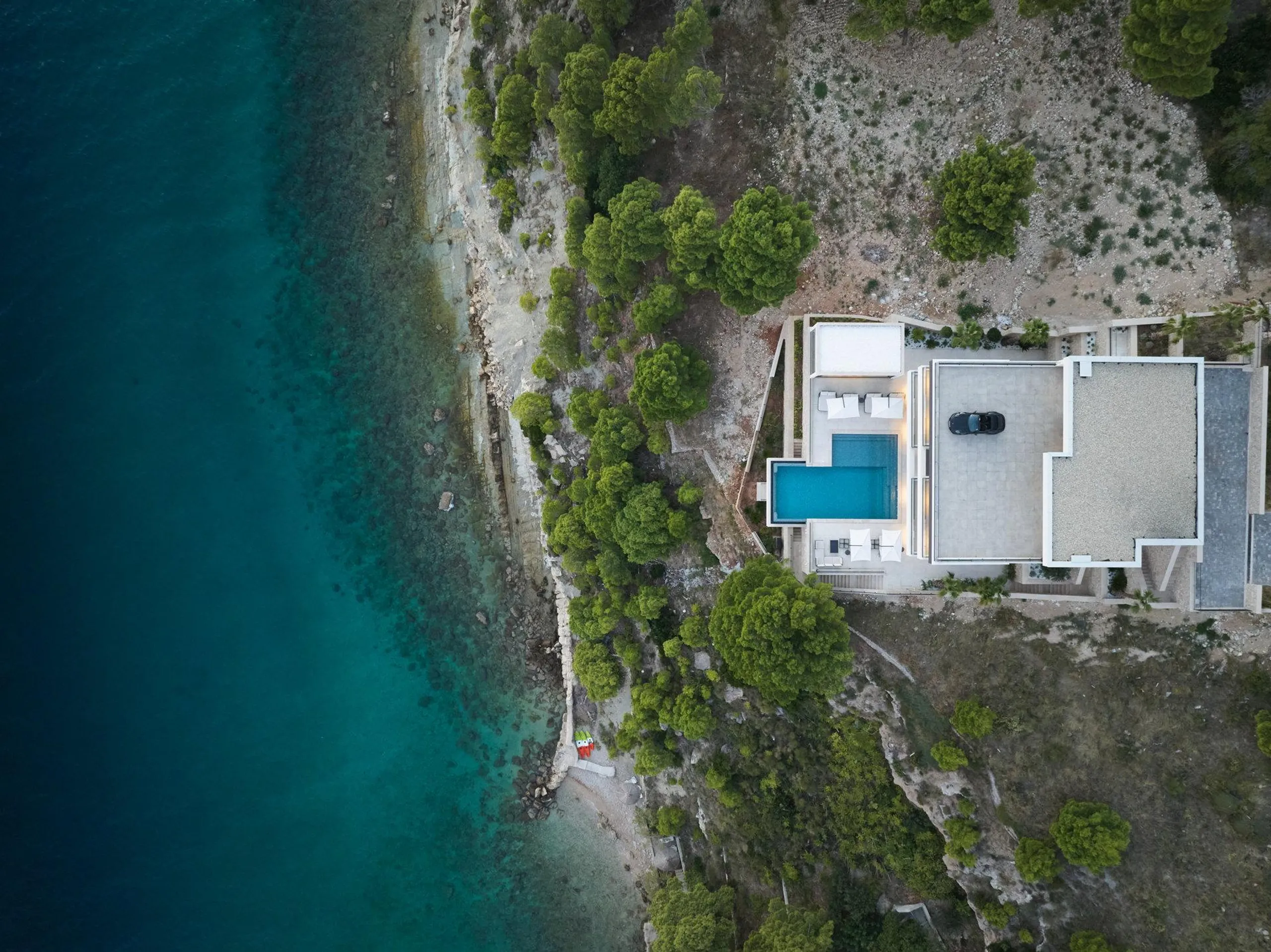 Elegant 8-Bedroom Villa with Heated Pools and Stunning Sea Views — photograph 8