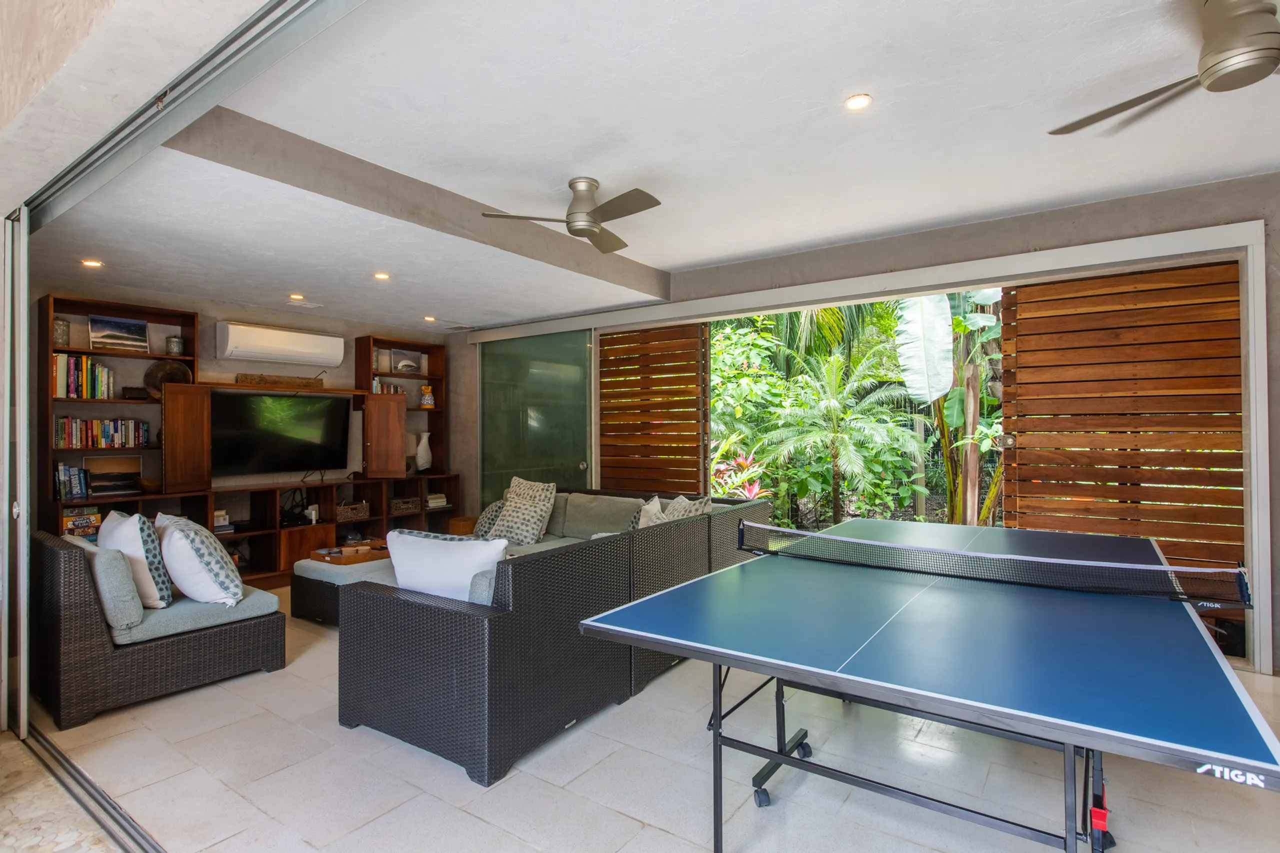 Elegant Colonial Styled Villa with Private Pool, and Lush Surroundings — photograph 12