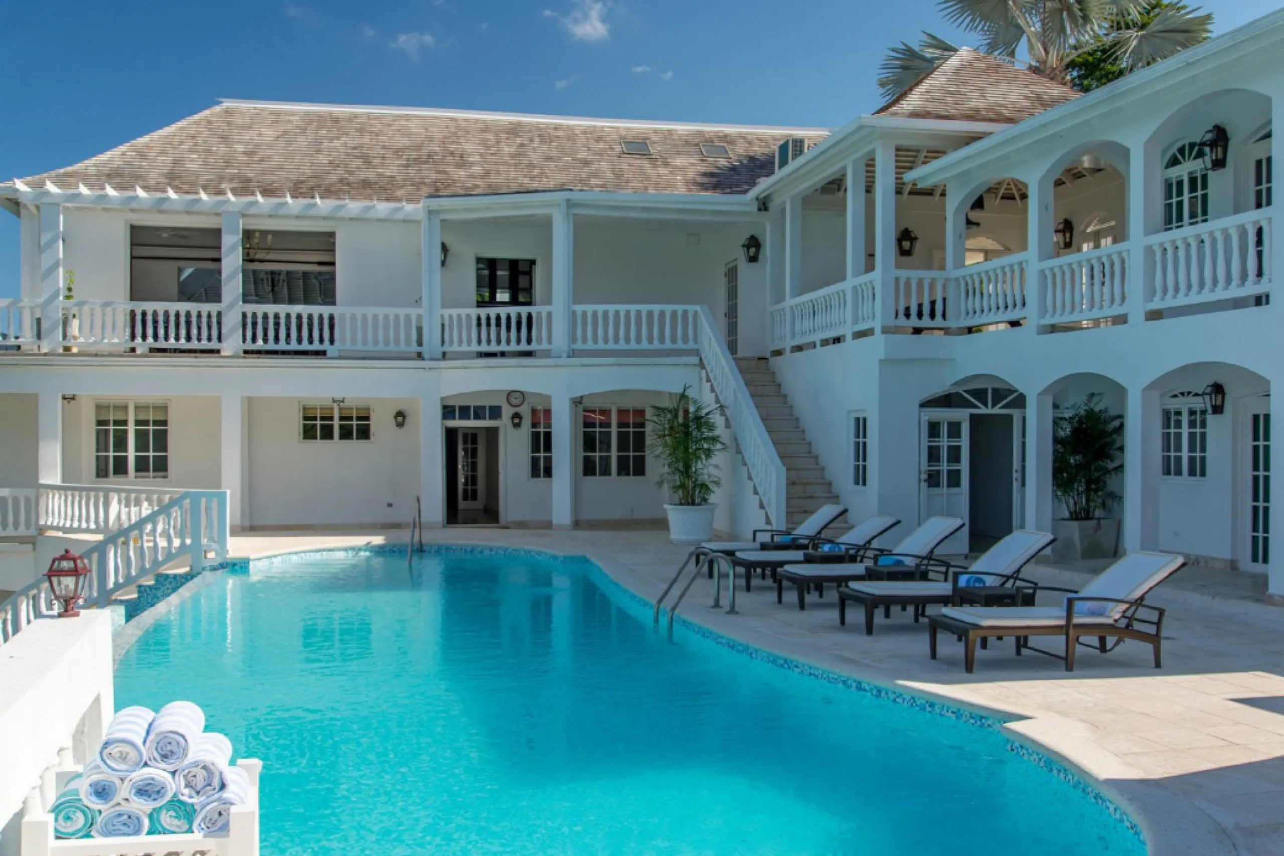 Elegant Montego Bay Villa with Private Pool and Panoramic Ocean Views — photograph 5