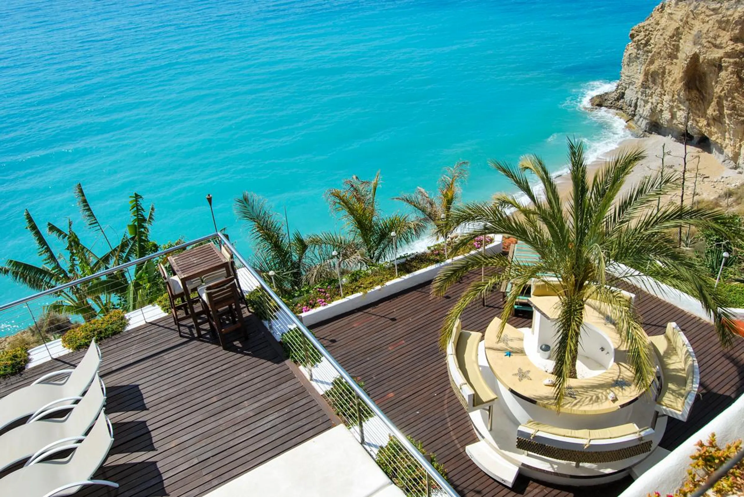 Clifftop Luxury Villa with Infinity Pool and Breathtaking Sea Views in Villajoyosa — photograph 8