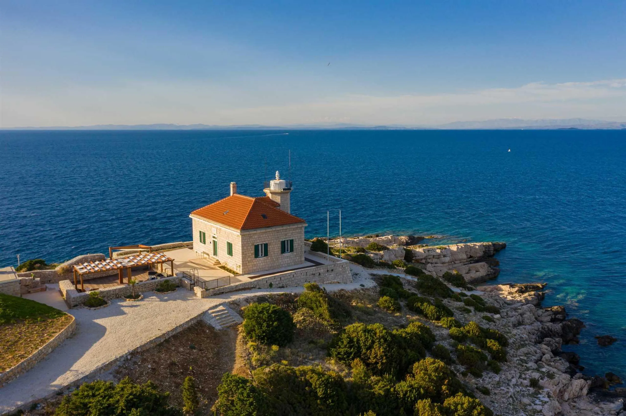 Historic Villa with Lighthouse and Jacuzzi on Host Island — photograph 9