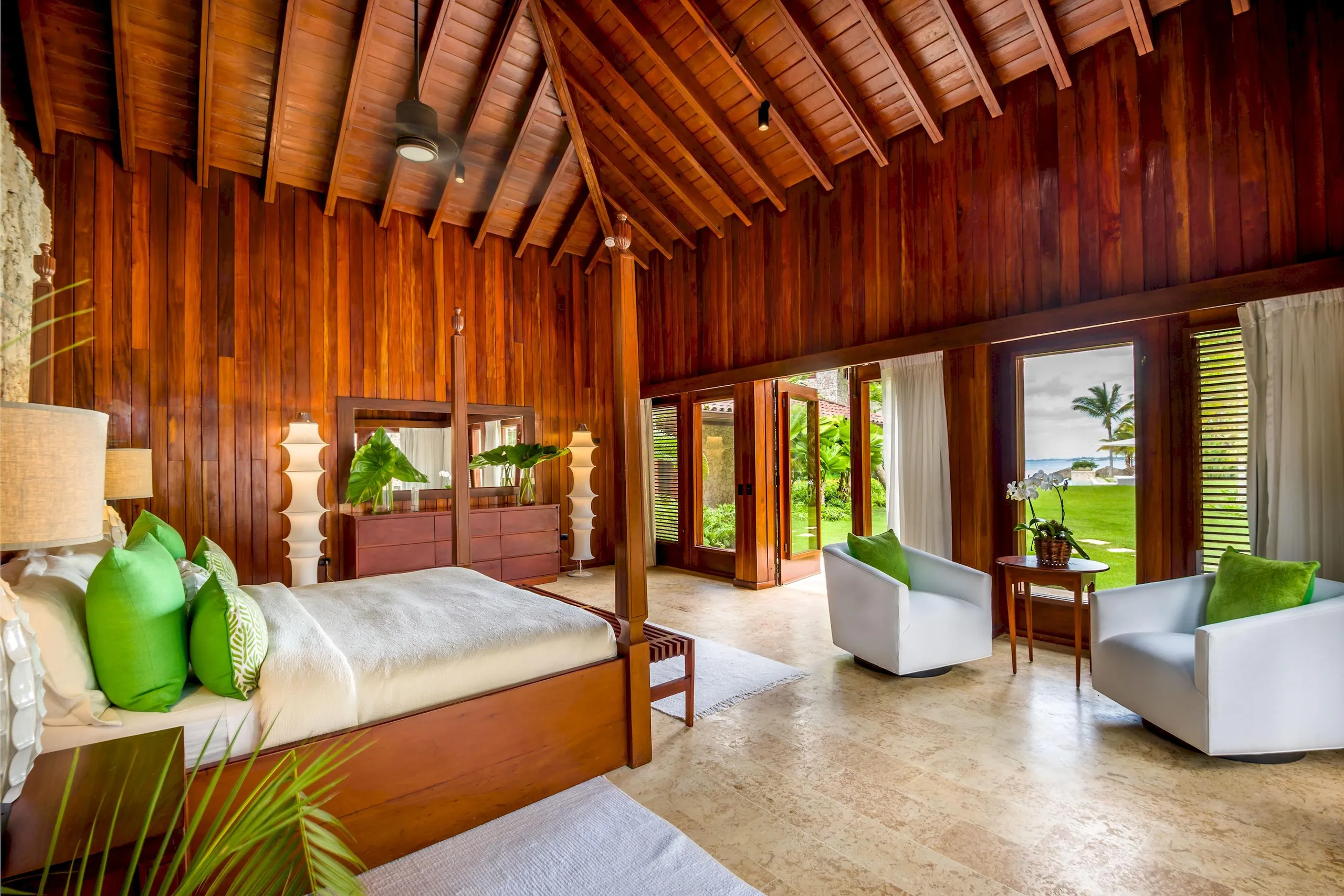 Lavish Seaview Villa with Infinity Pool and Garden Grounds — photograph 9