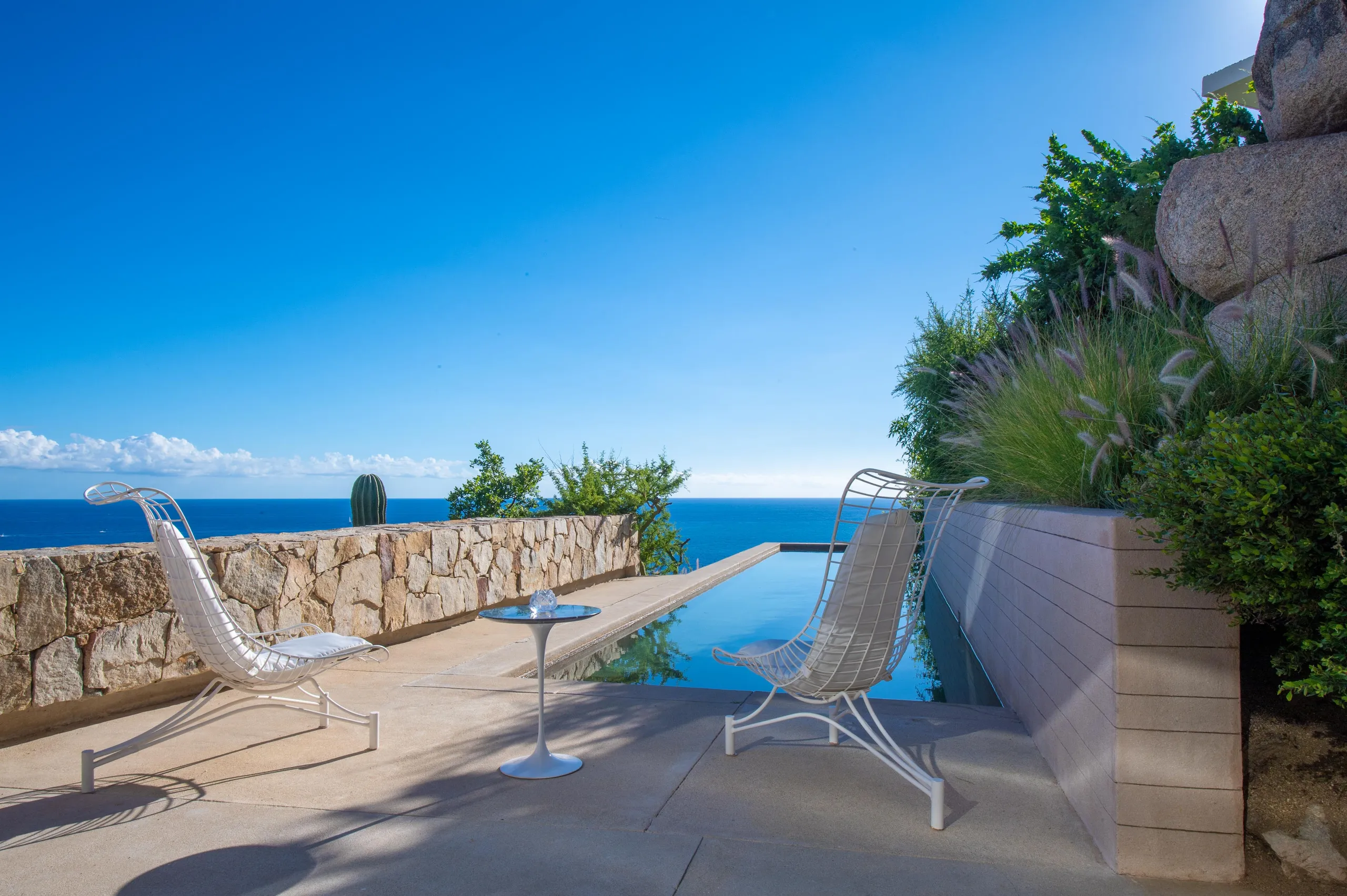 Captivating Cabo San Lucas Villa with Invigorating Pool and Stunning Ocean Views — photograph 6