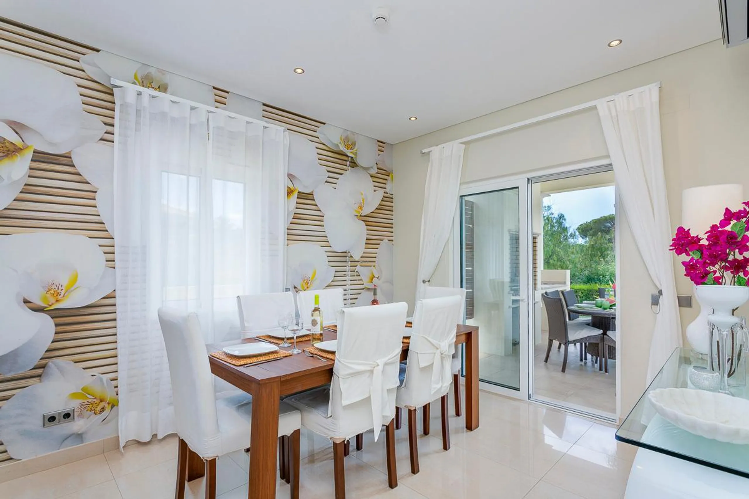 Spacious 6-Bedroom Villa with Private Pool and Golf Course Views — photograph 7