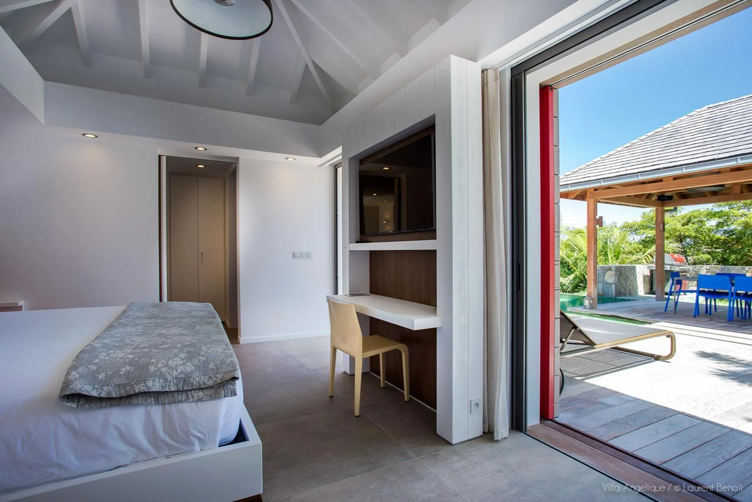 Plentiful Paradise St Jean Estate with Private Pool and Fitness Room — photograph 9