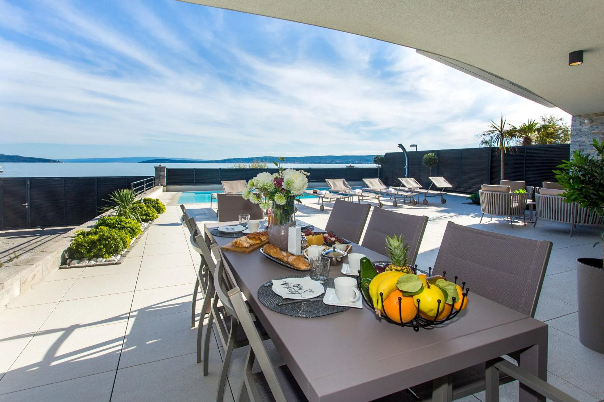 Grandiose Villa with Private Pool and  Breathtaking Sea Views — photograph 6