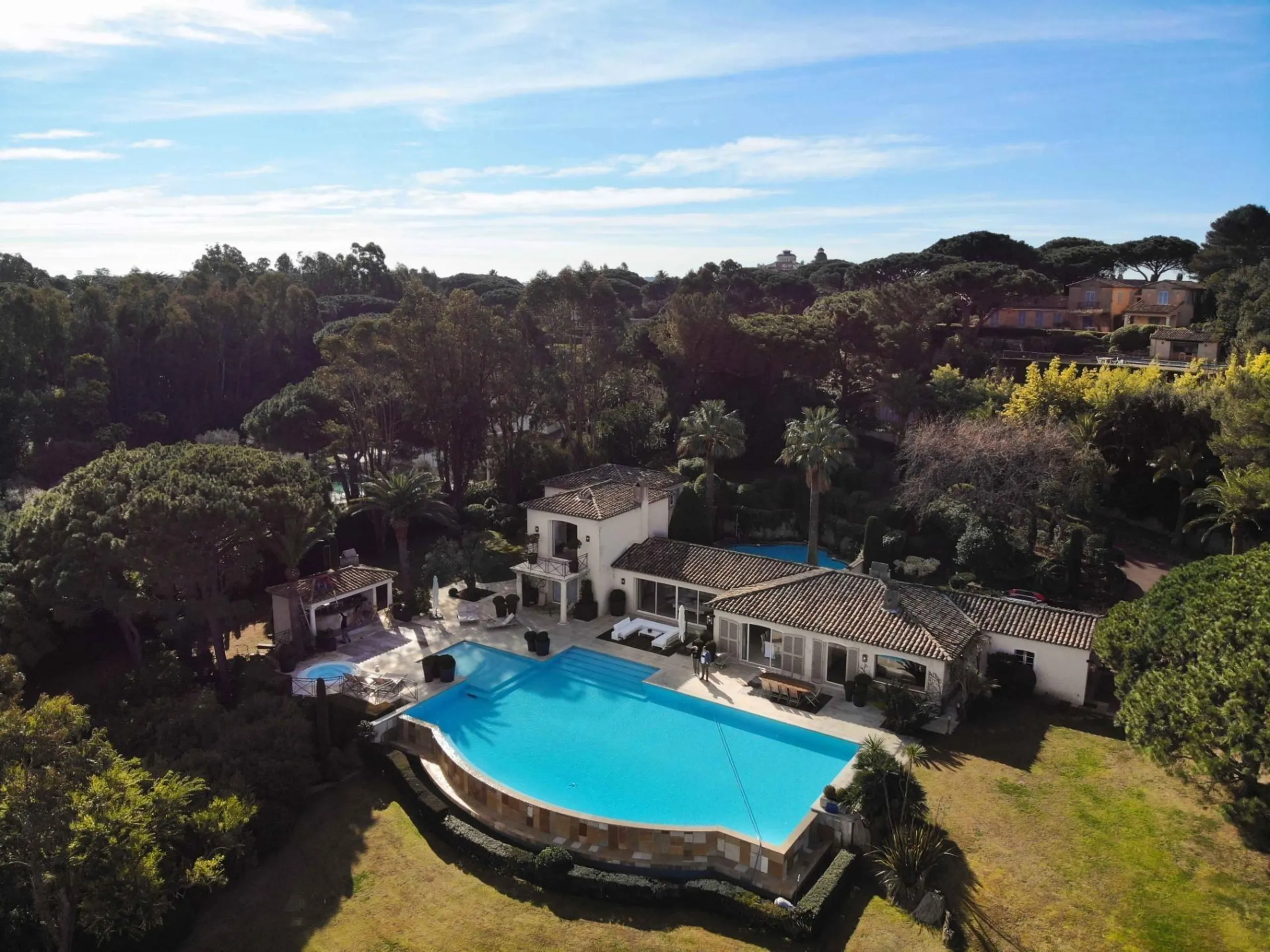 Exquisite Villa with Two Private Pools and Captivating Sea View — photograph 2