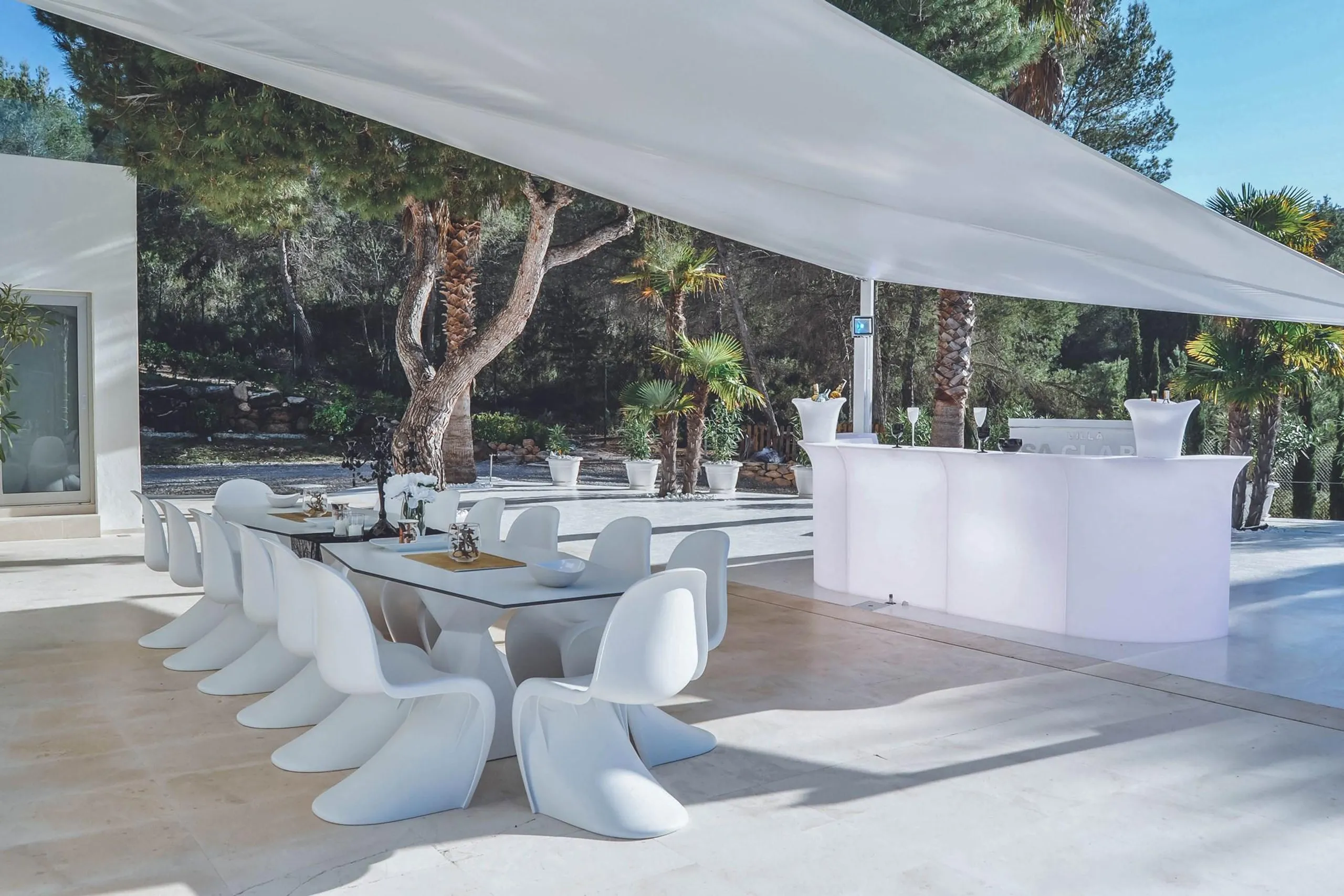 Light-filled Modern Villa with Pool and Panoramic Rural View — photograph 4