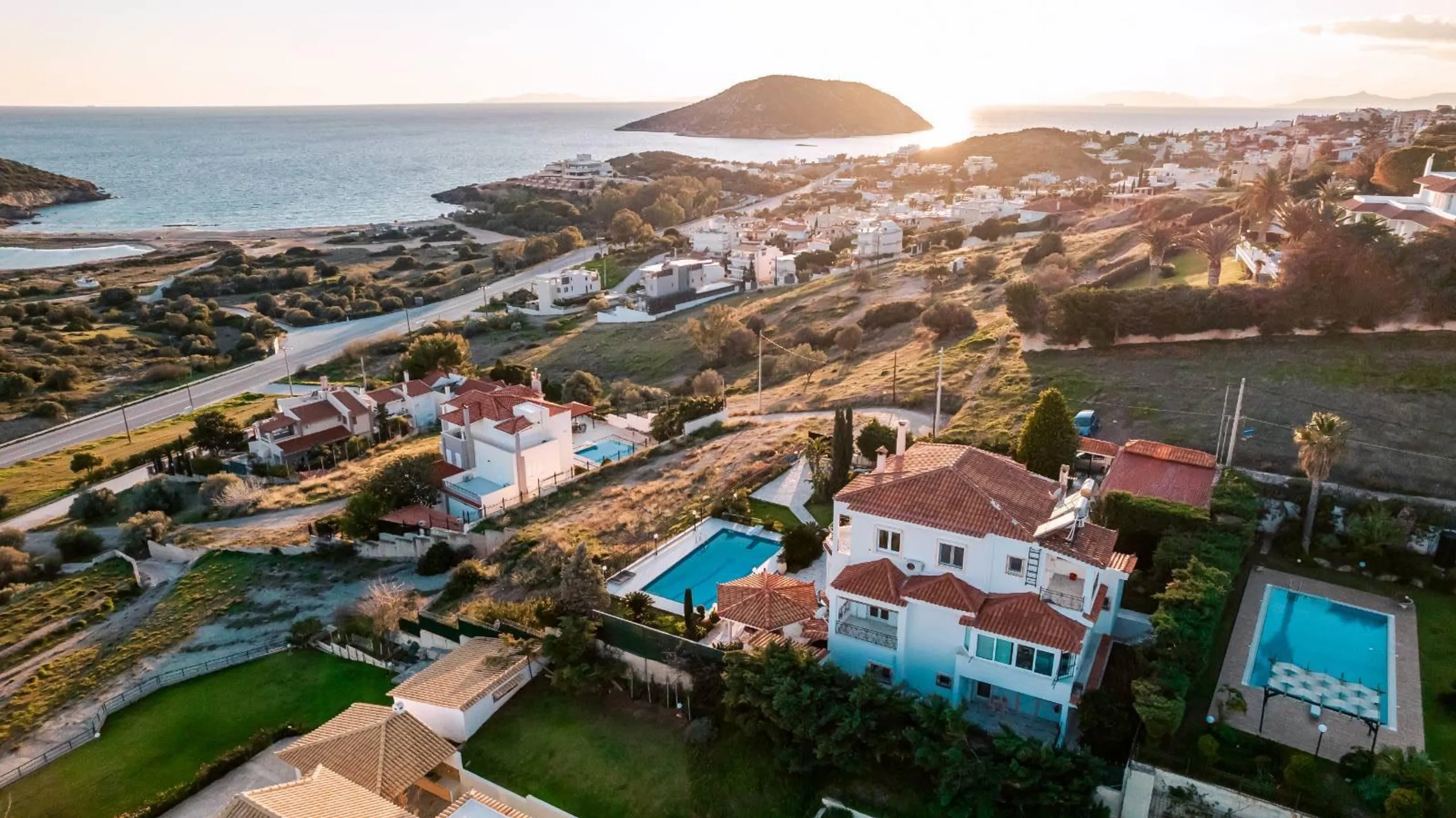Pristine Luxury Villa with Outstanding Views and Private Pool — photograph 2
