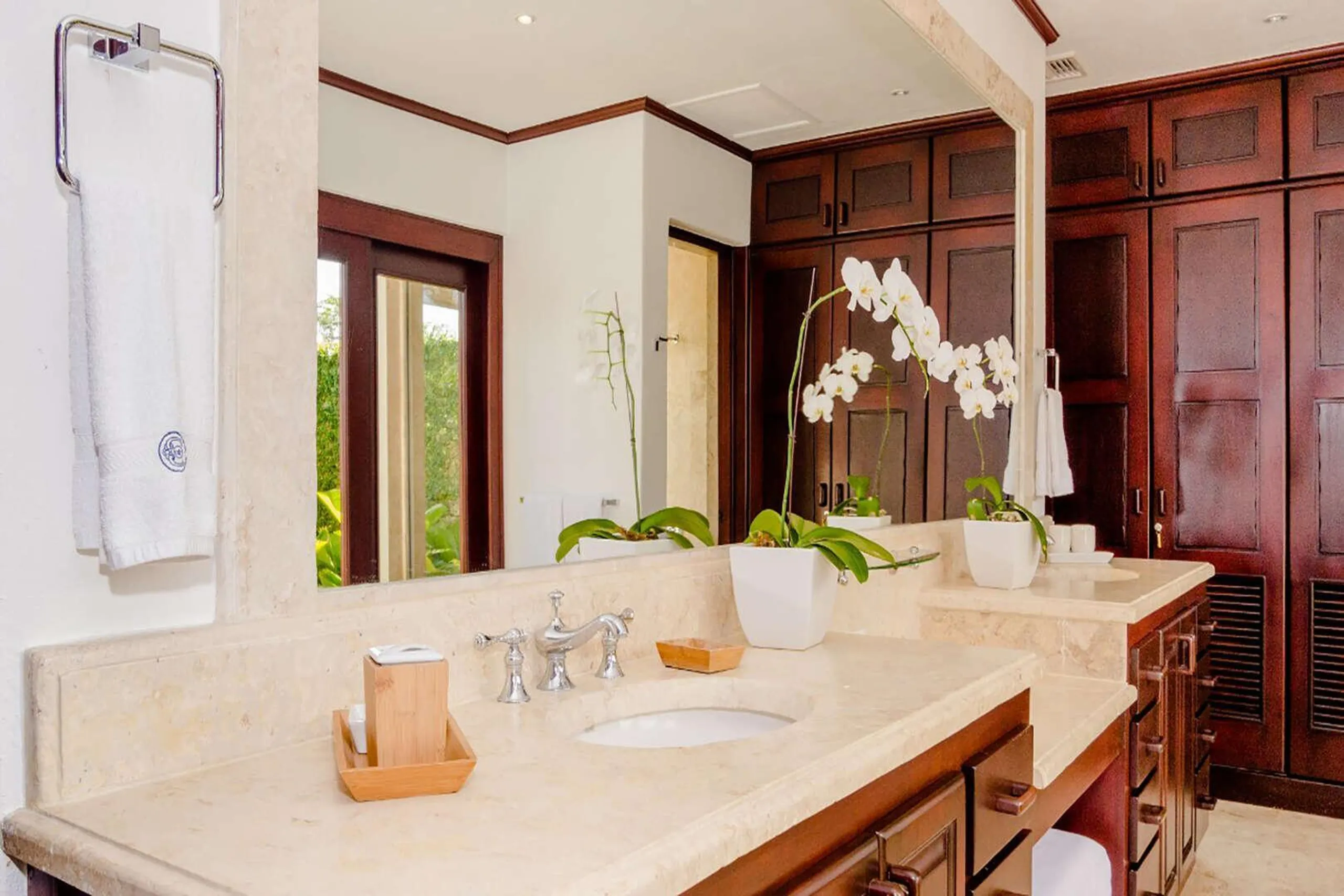 Casa de Campo's Abundant Villa with Sophisticated Comfort — photograph 12