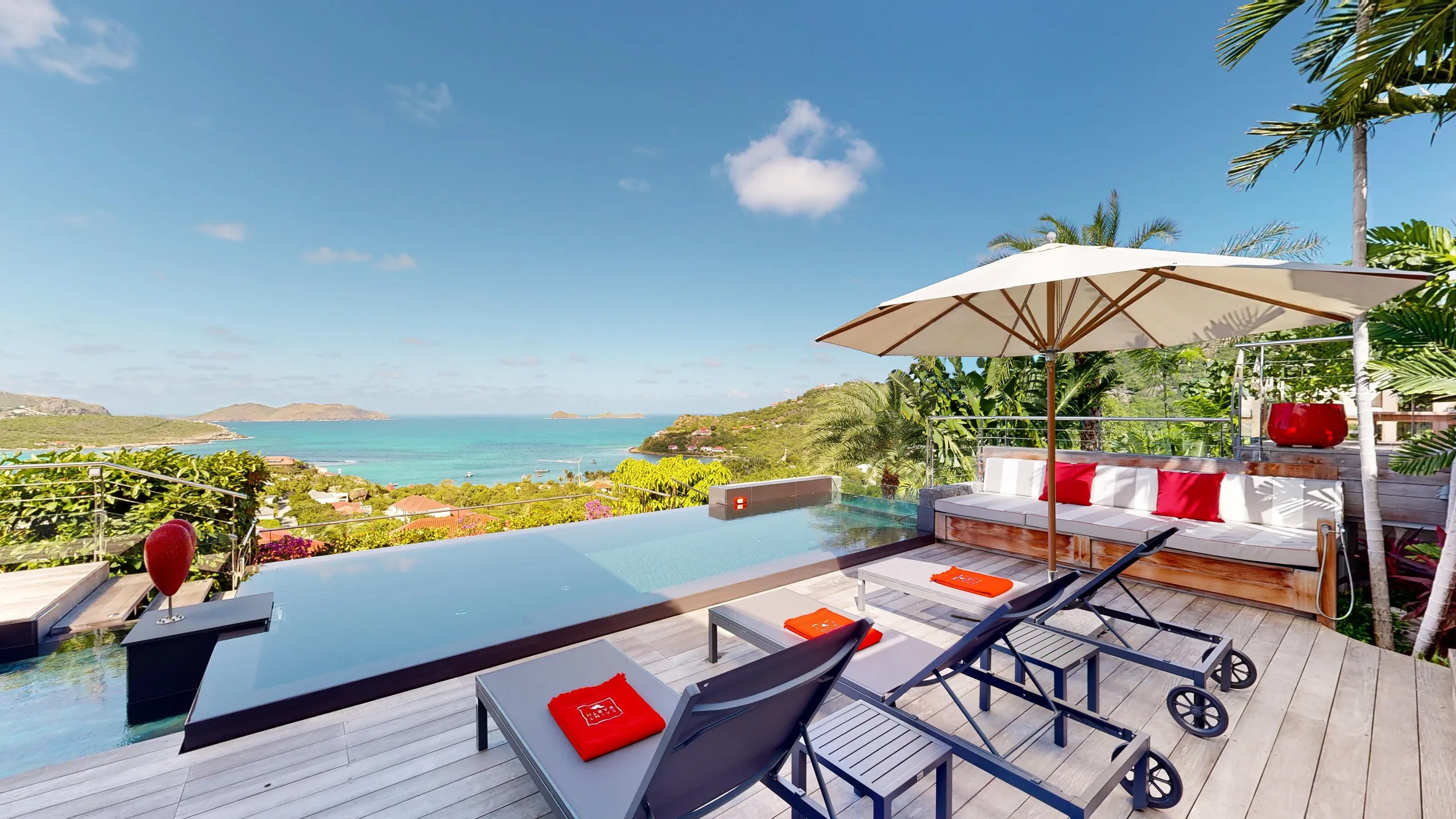 Elegant Seaview Villa with Infinity Pool and Fitness Room — photograph 2