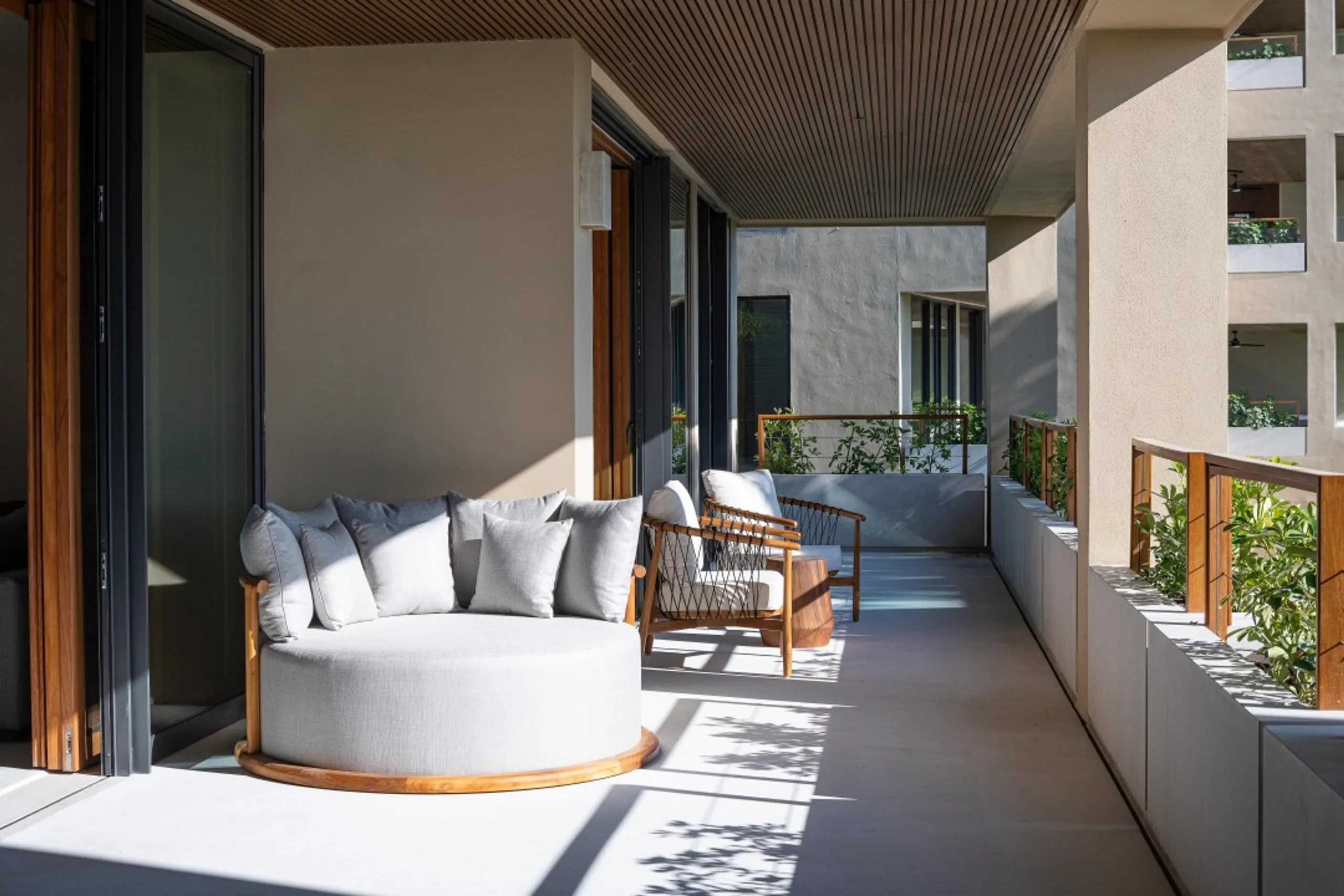 Contemporary 4-Bedroom Home with Ocean Vistas & Private Terraces — photograph 5