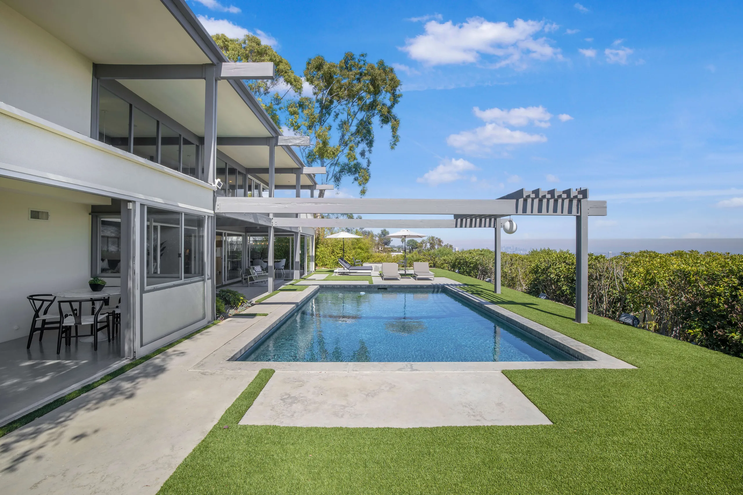 Stylish Hollywood Hills Retreat with Pool, Open-Concept Design, & 360° Rooftop Views — photograph 6