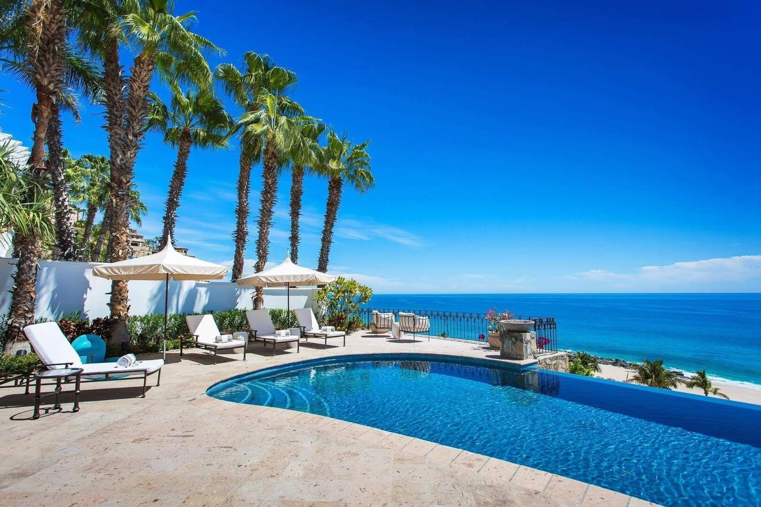 Gorgeous Villas Del Mar Luxury Estate with Private Pool and Ocean Views — photograph 2