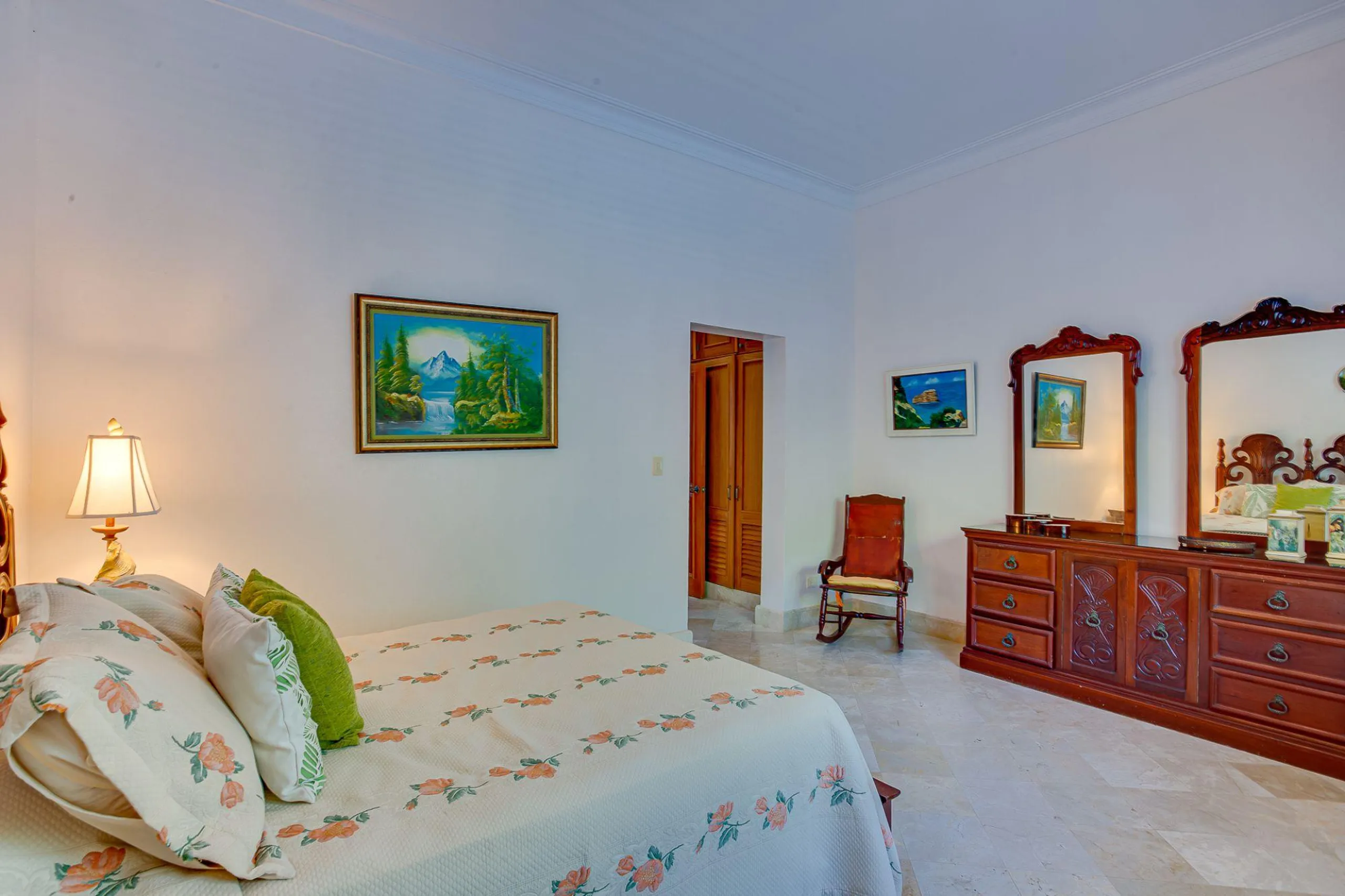 Calming Punta Cana Villa with High Ceilings and Luxe Amenities — photograph 12