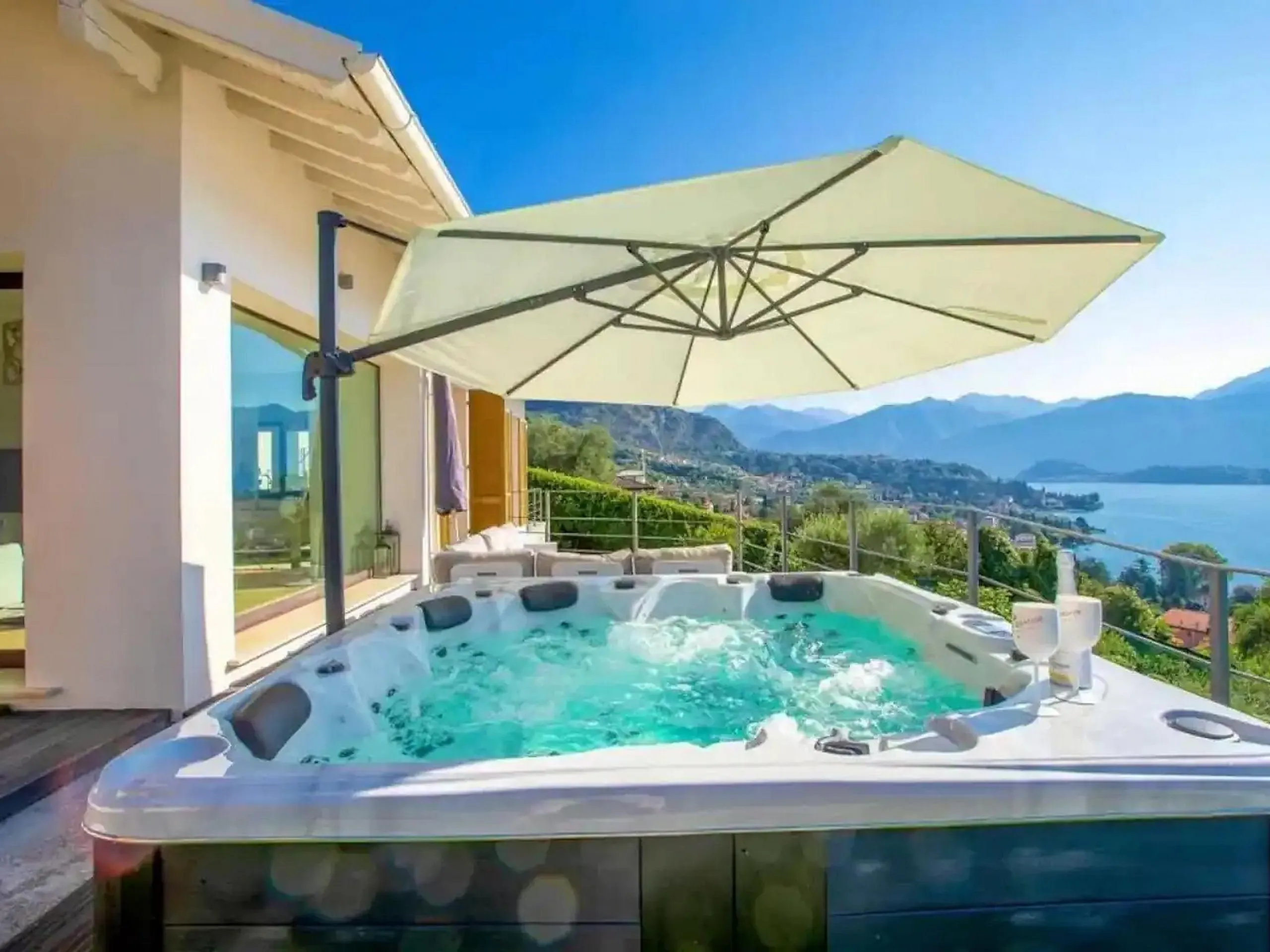 Charming Lake Como Villa in Mezzegra with Stunning Views & private Pool — photograph 6
