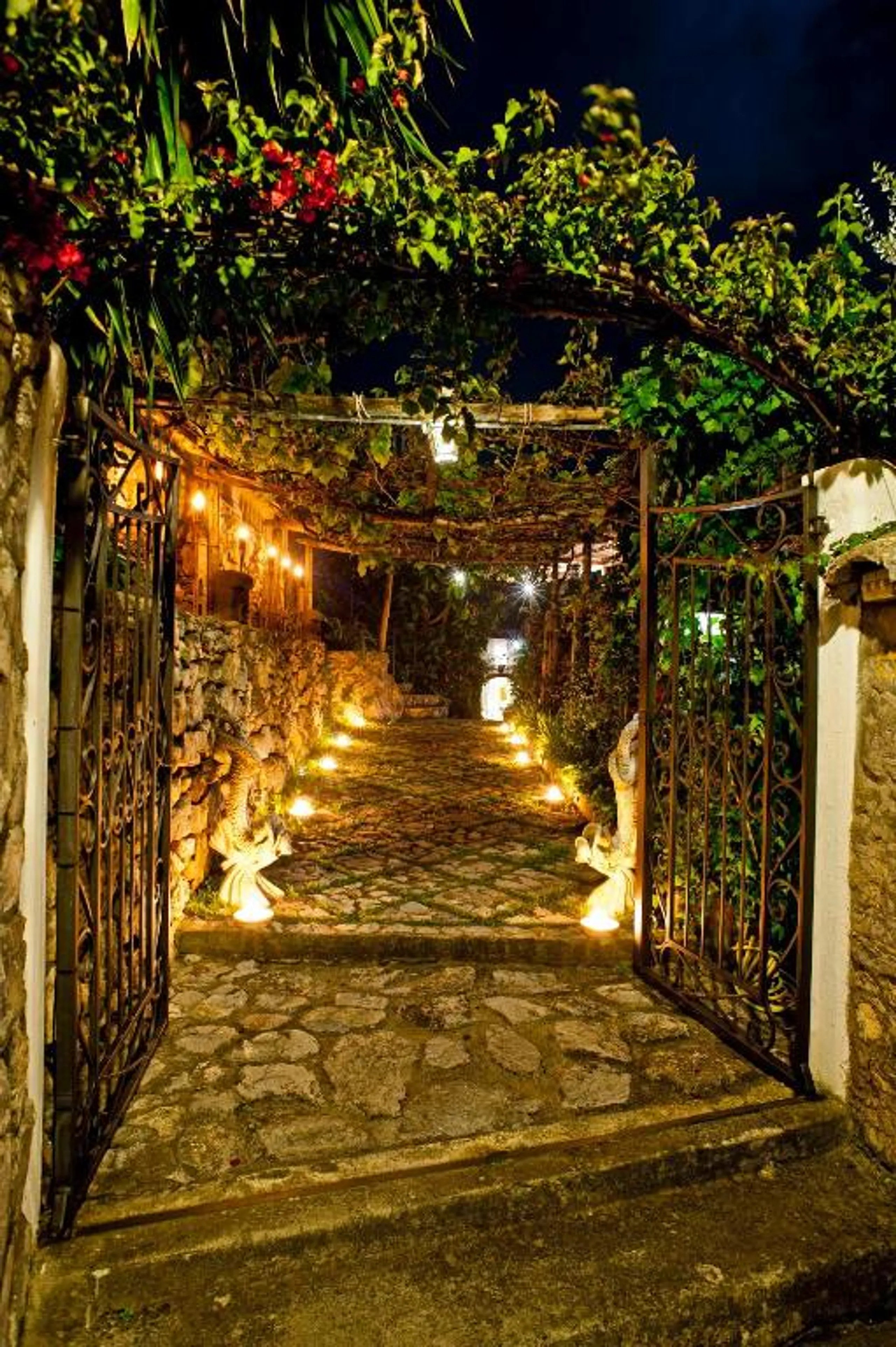Sensational Villa in Amalfi Coast with Private Pool and Mediterranean Sea Views — photograph 9