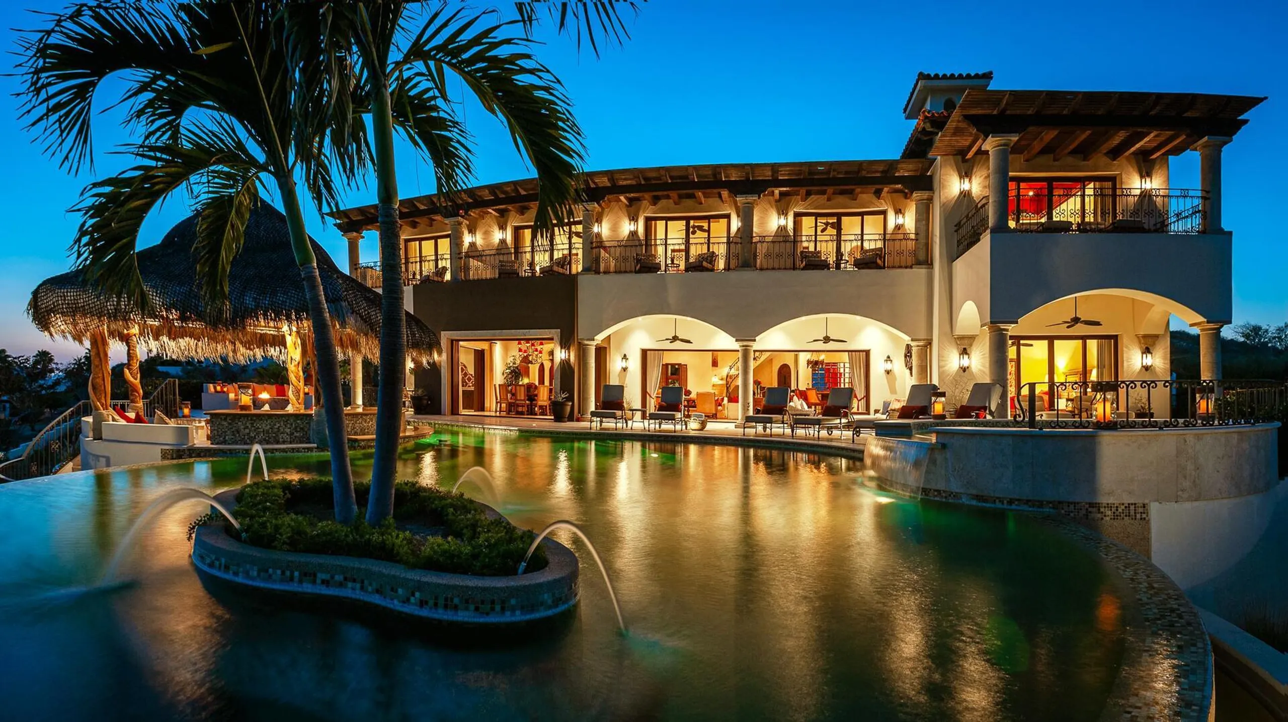 Upscale Villa with Infinity Pool, Resort-like Amenities and Panoramic Ocean Views in Fundadores — photograph 5