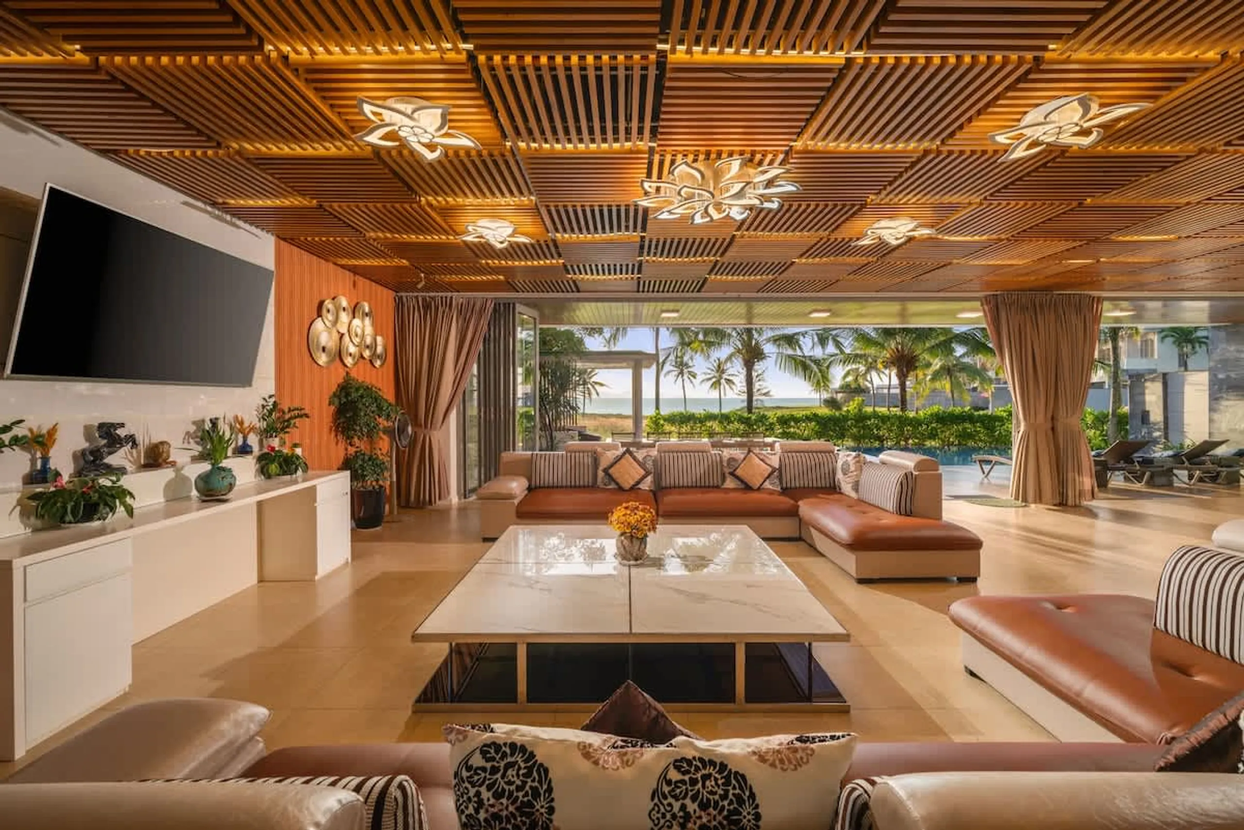 Deluxe Beachfront Villa with Private Pool & Event-Ready Spaces — photograph 3