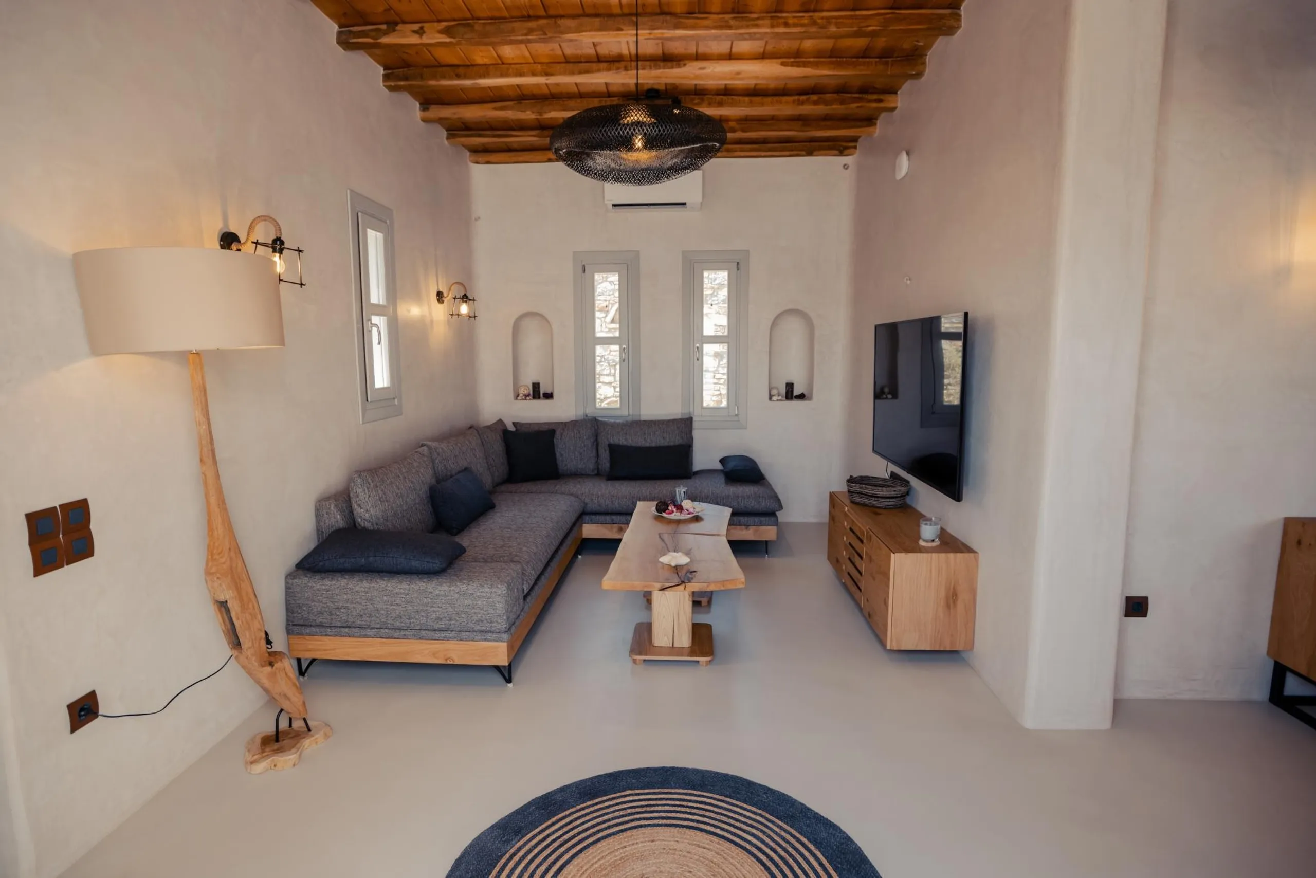 Stylish Mykonos Retreat with Private Pool and Sun Deck — photograph 6