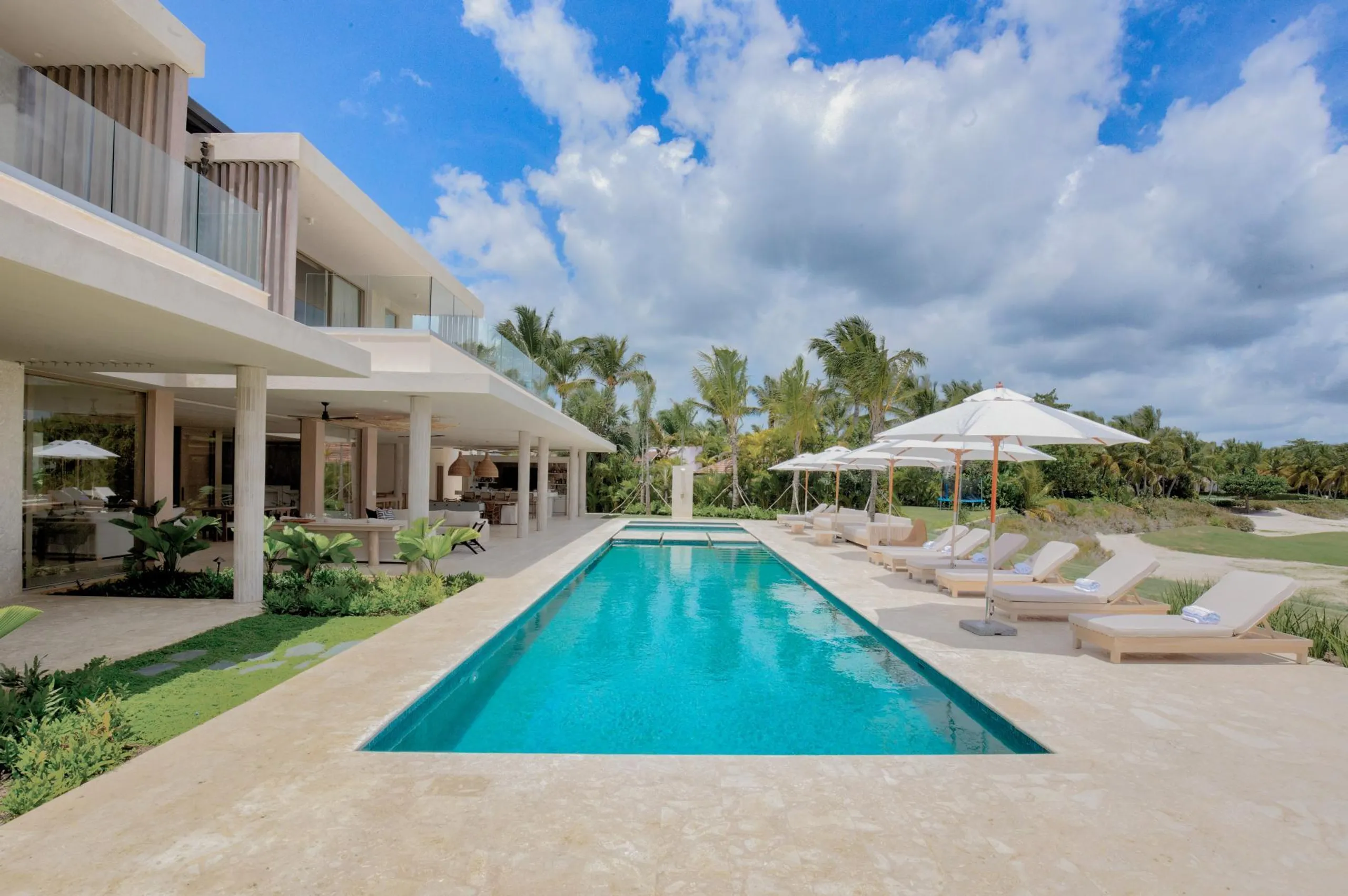 Luxurious 8-Bedroom Villa in Puntacana Resort with Private Pool and Easy Access to Beach Clubs — photograph 3