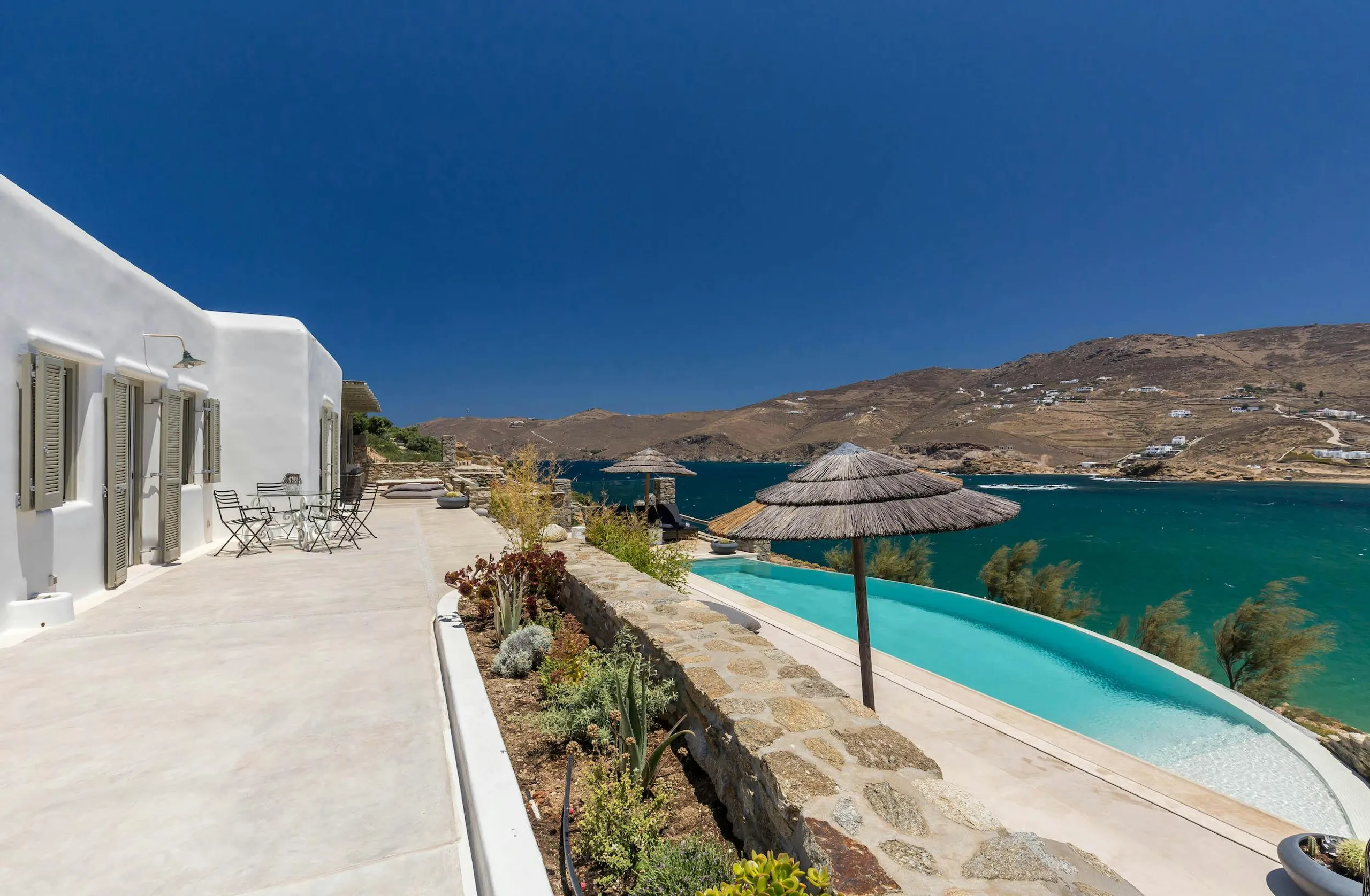 Oceanview Mykonos Villa with Private Pool and Large Viewing Deck — photograph 4