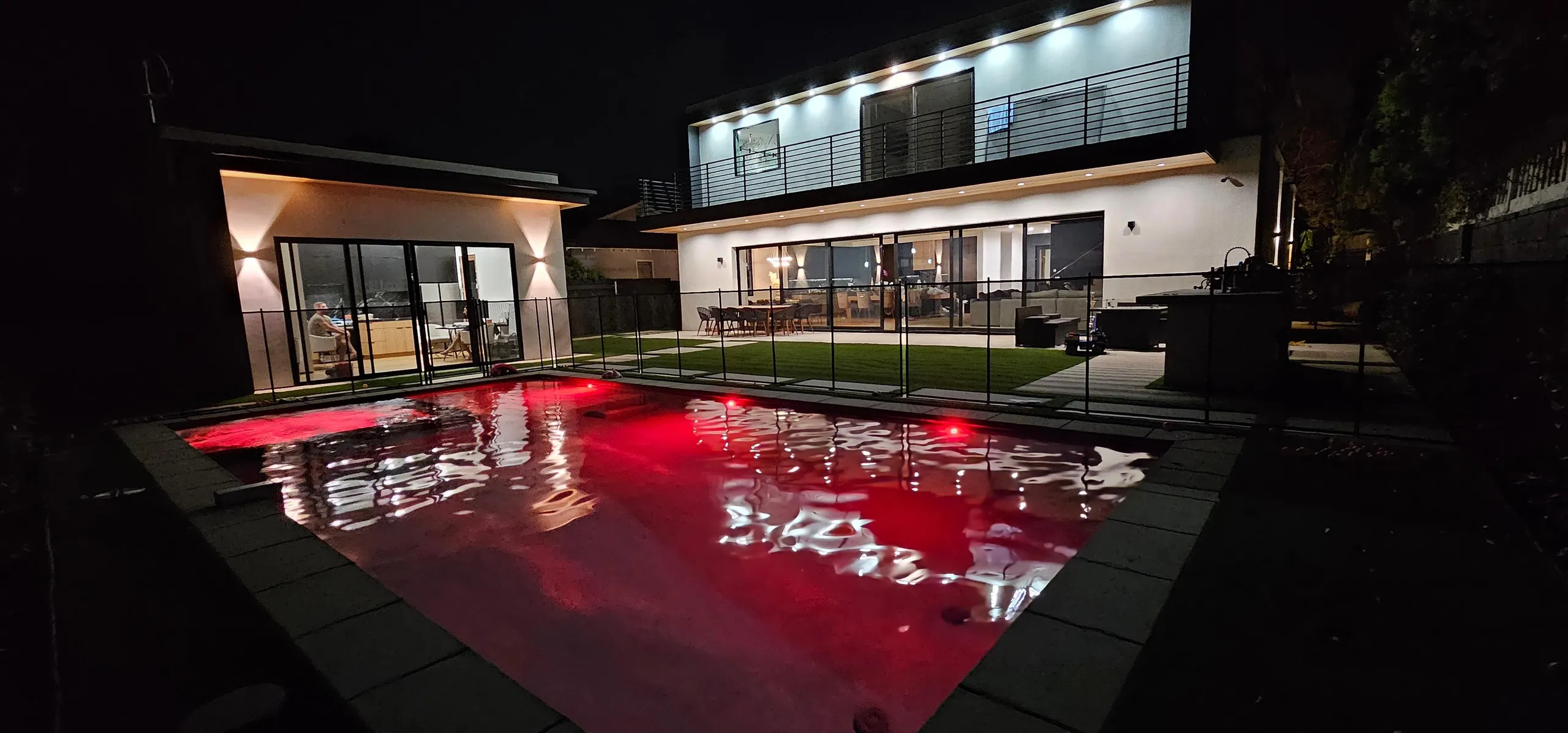 Spacious 6BR Villa in Sherman Oaks with Private Pool & Garden — photograph 8