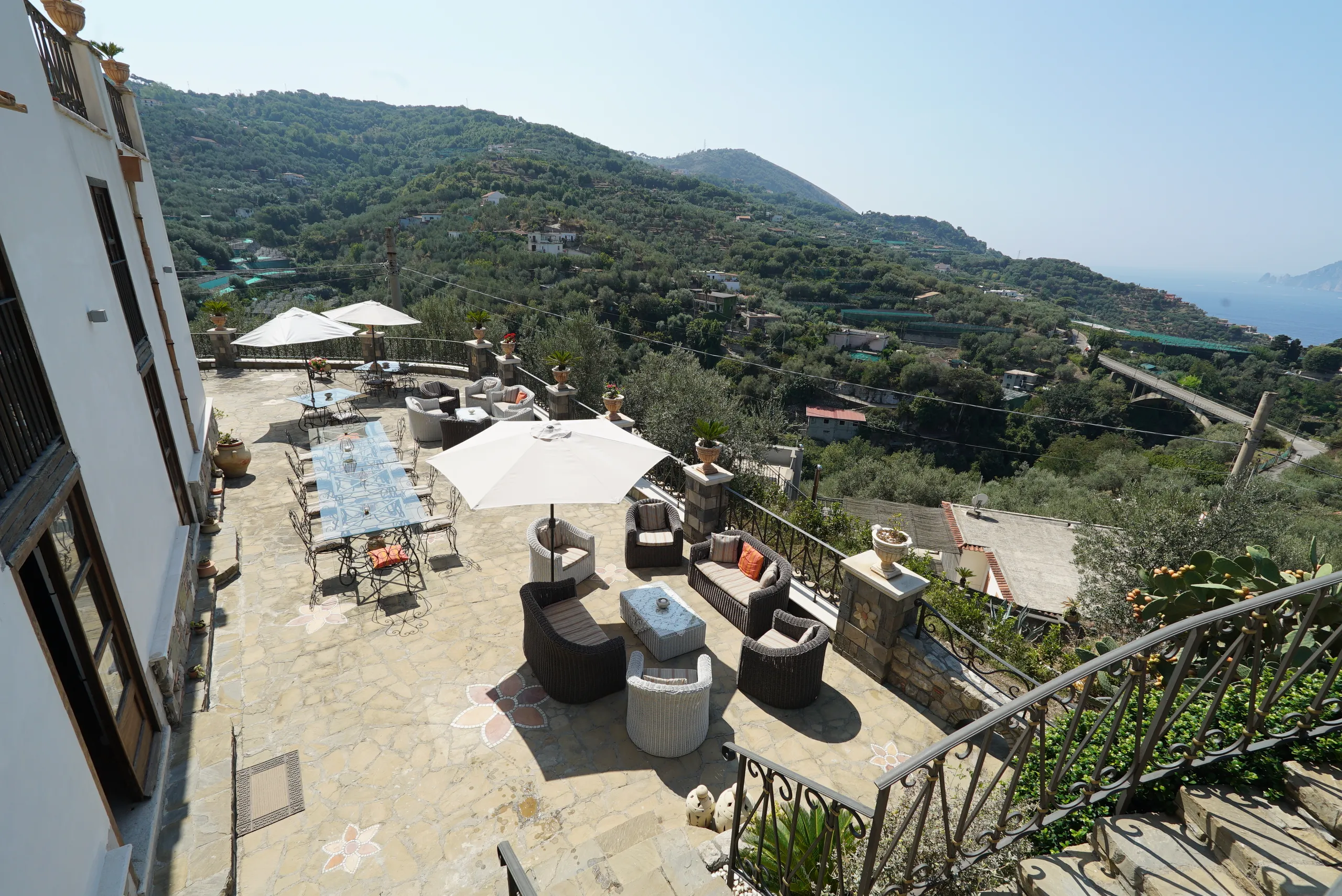 Princely 19th-Century Estate with Breathtaking Capri Views and Event-Ready Gardens — photograph 5