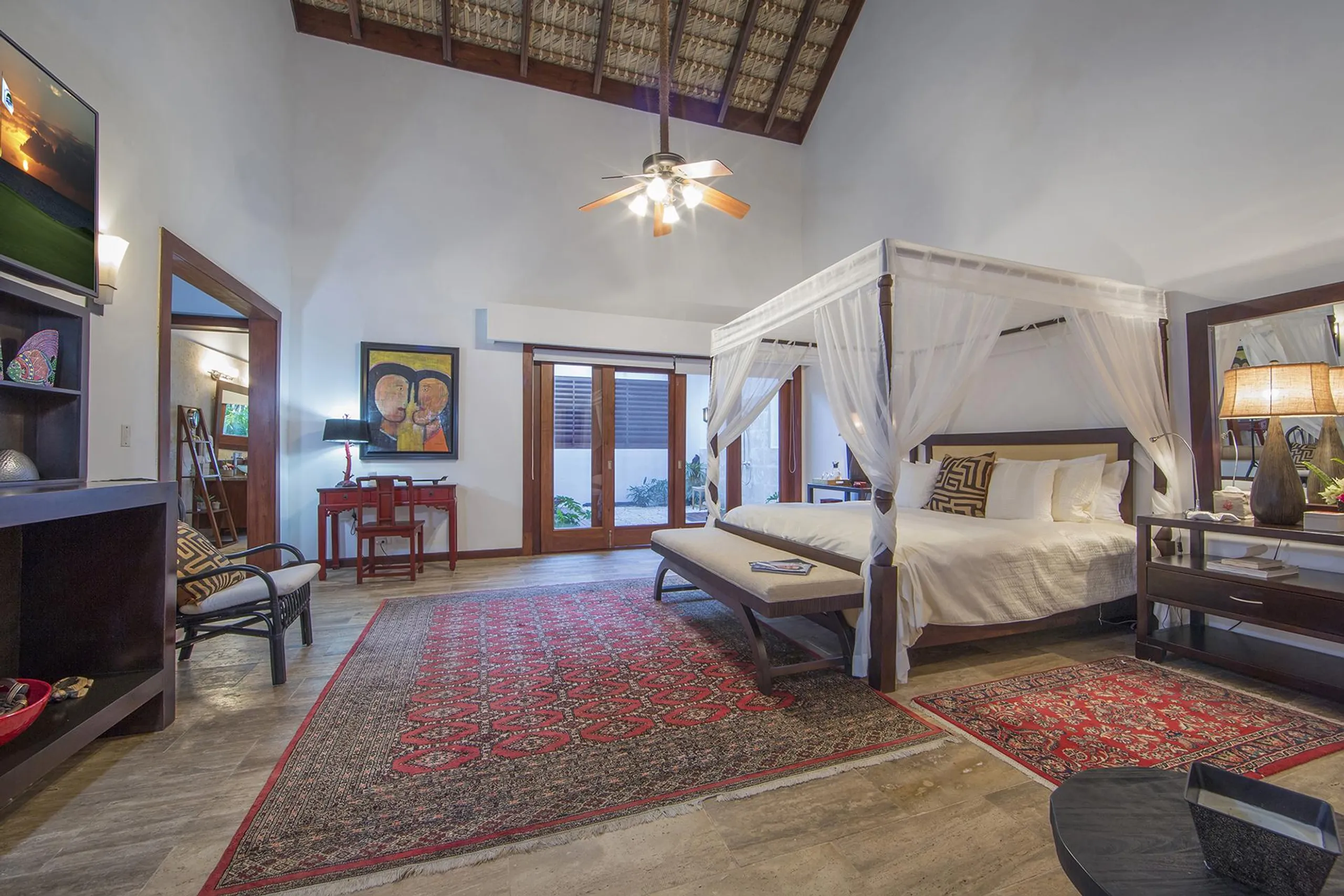 Breathtaking 7BR Villa with Private Pool and Minitas Beach Nearby — photograph 8