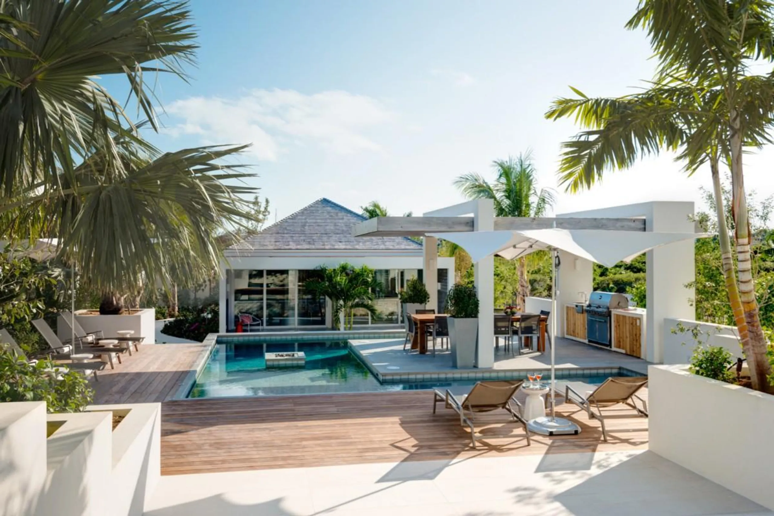 Contemporary Modern Beachfront Villa with Private Pool in Turks & Caicos — photograph 7