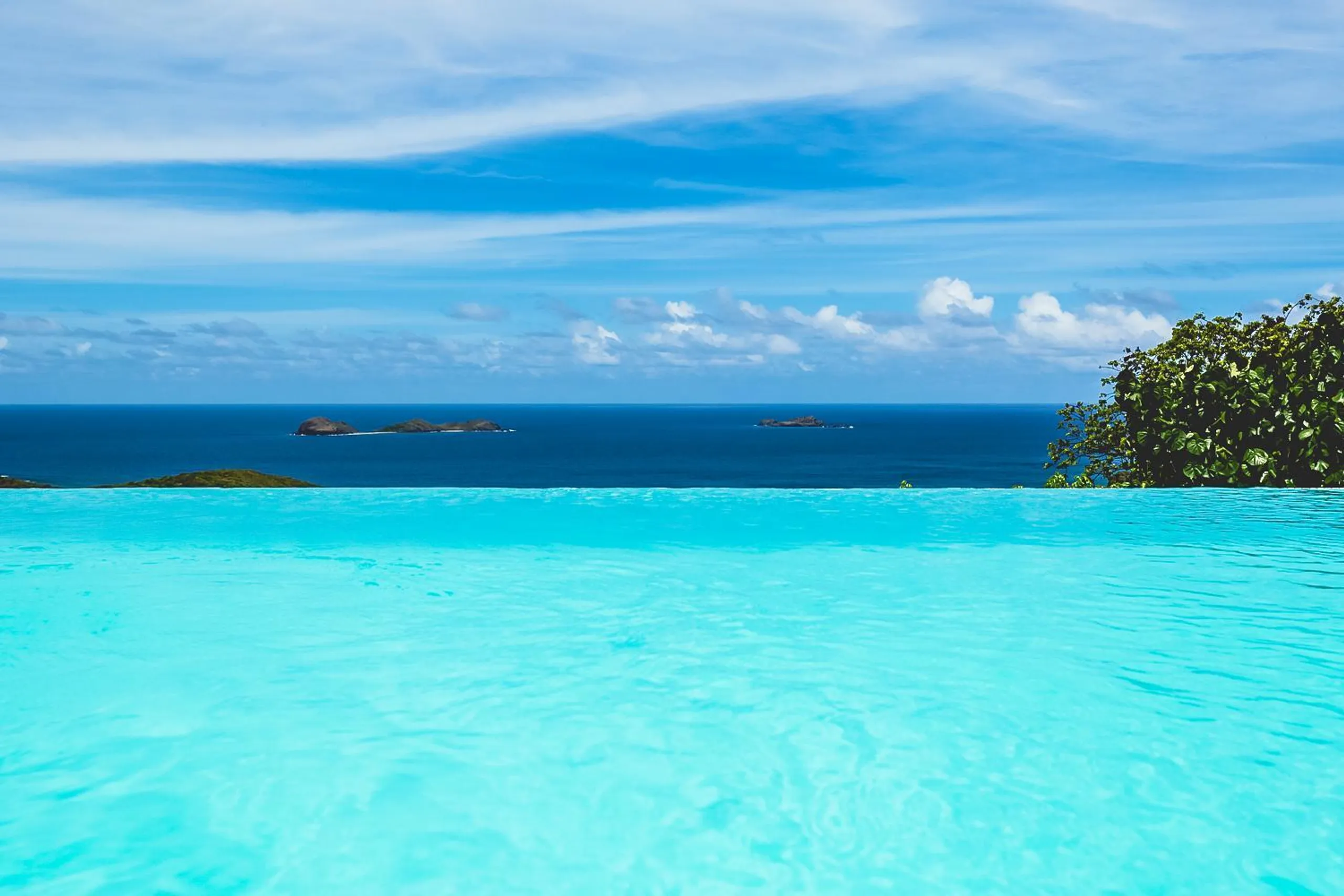 Luxurious Paradise Villa with Ocean Views and Private Pool — photograph 4